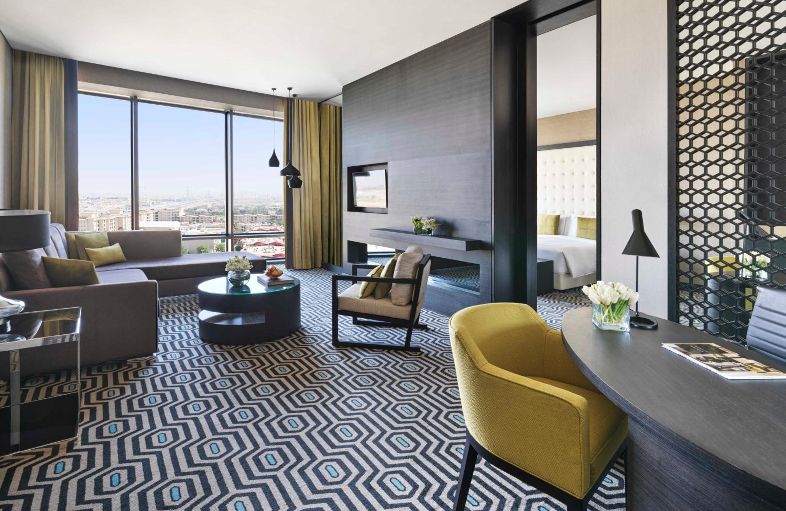 Executive King Suite - Non-Smoking - Photo 4