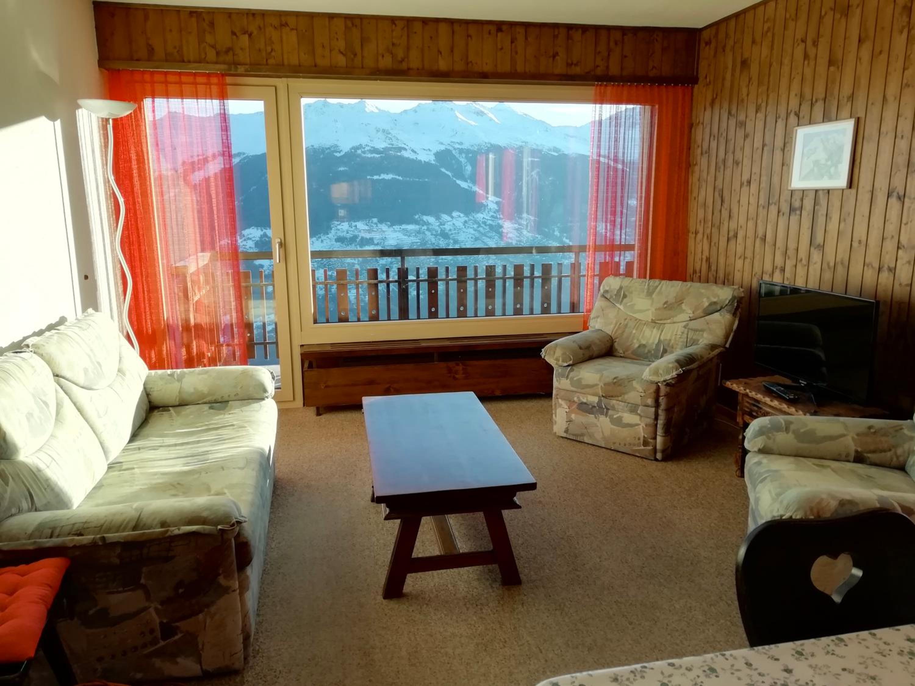 Apartment with Balcony photo 3