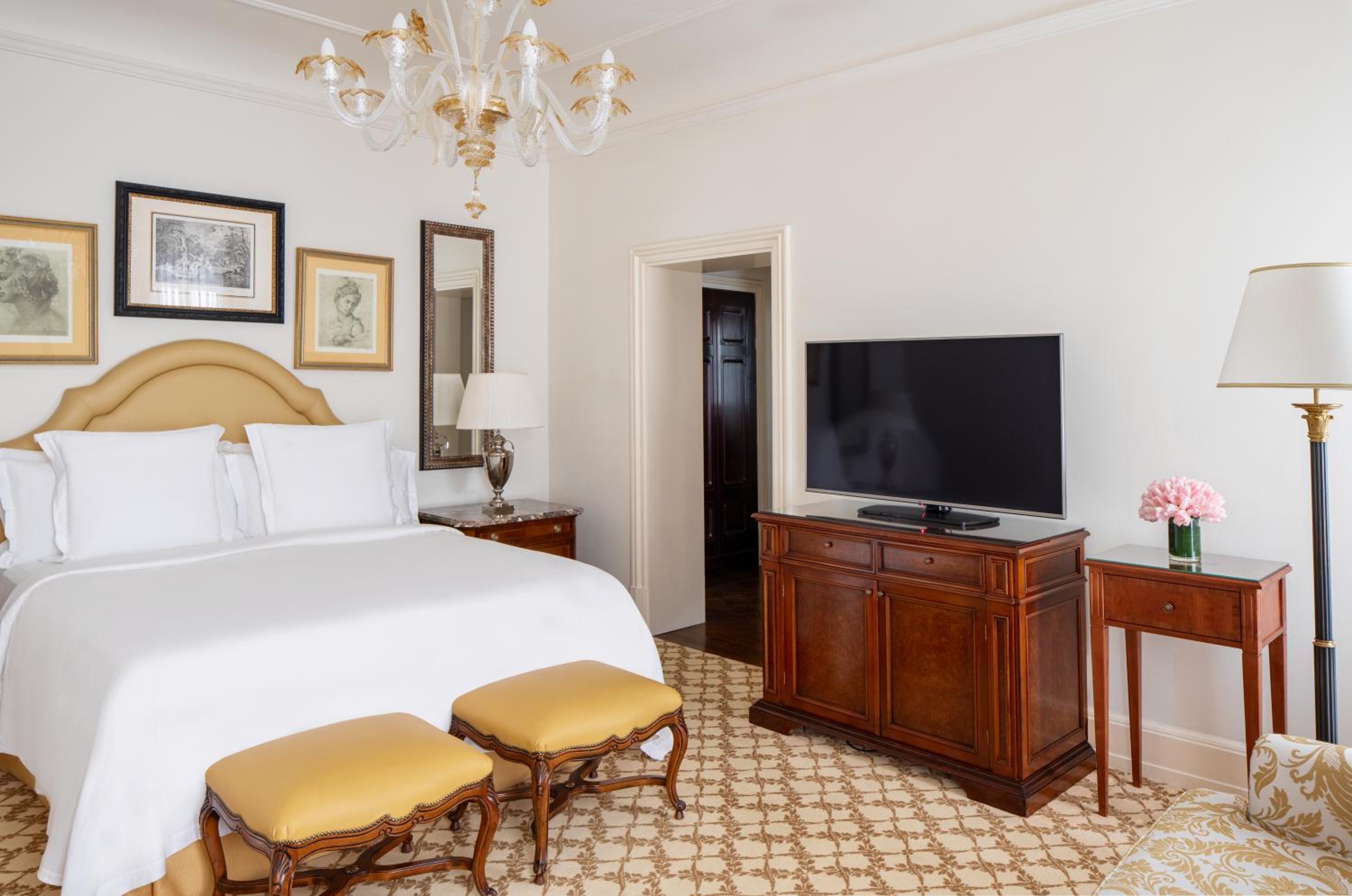 Deluxe King Room with One King Bed (Non Smoking) - Photo 8