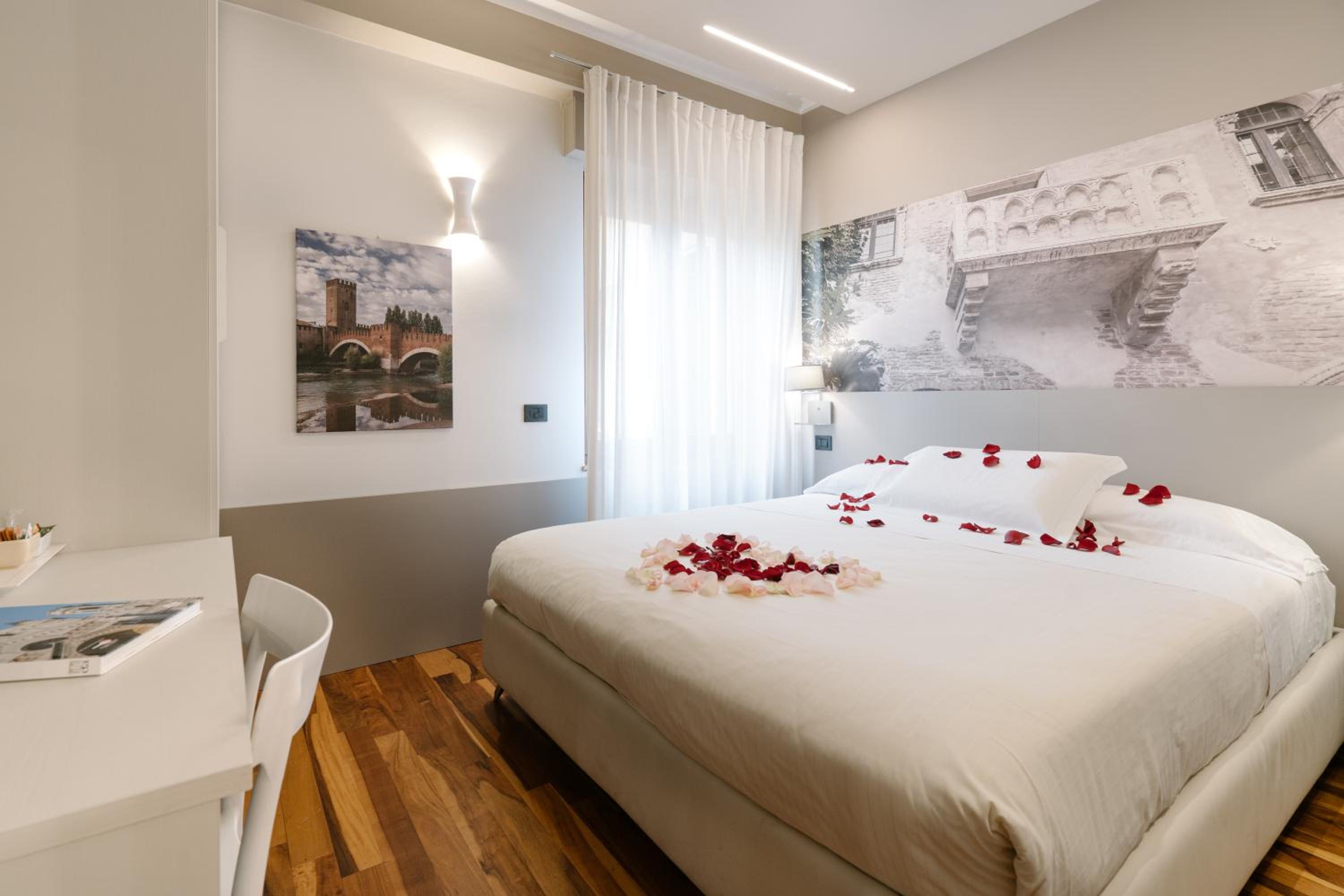 Double or Twin Room - Photo 6