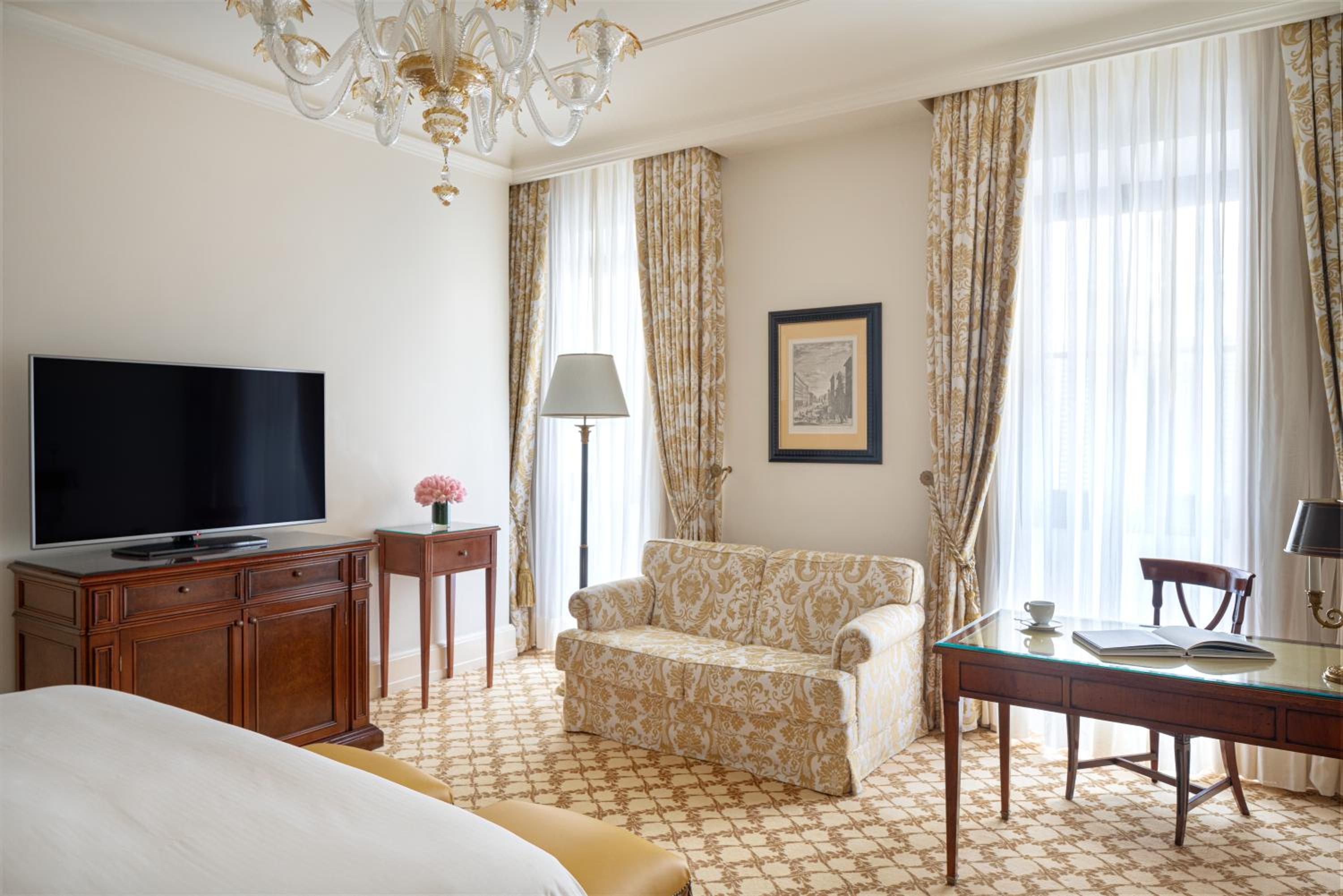 Deluxe King Room with One King Bed (Non Smoking) - Photo 9
