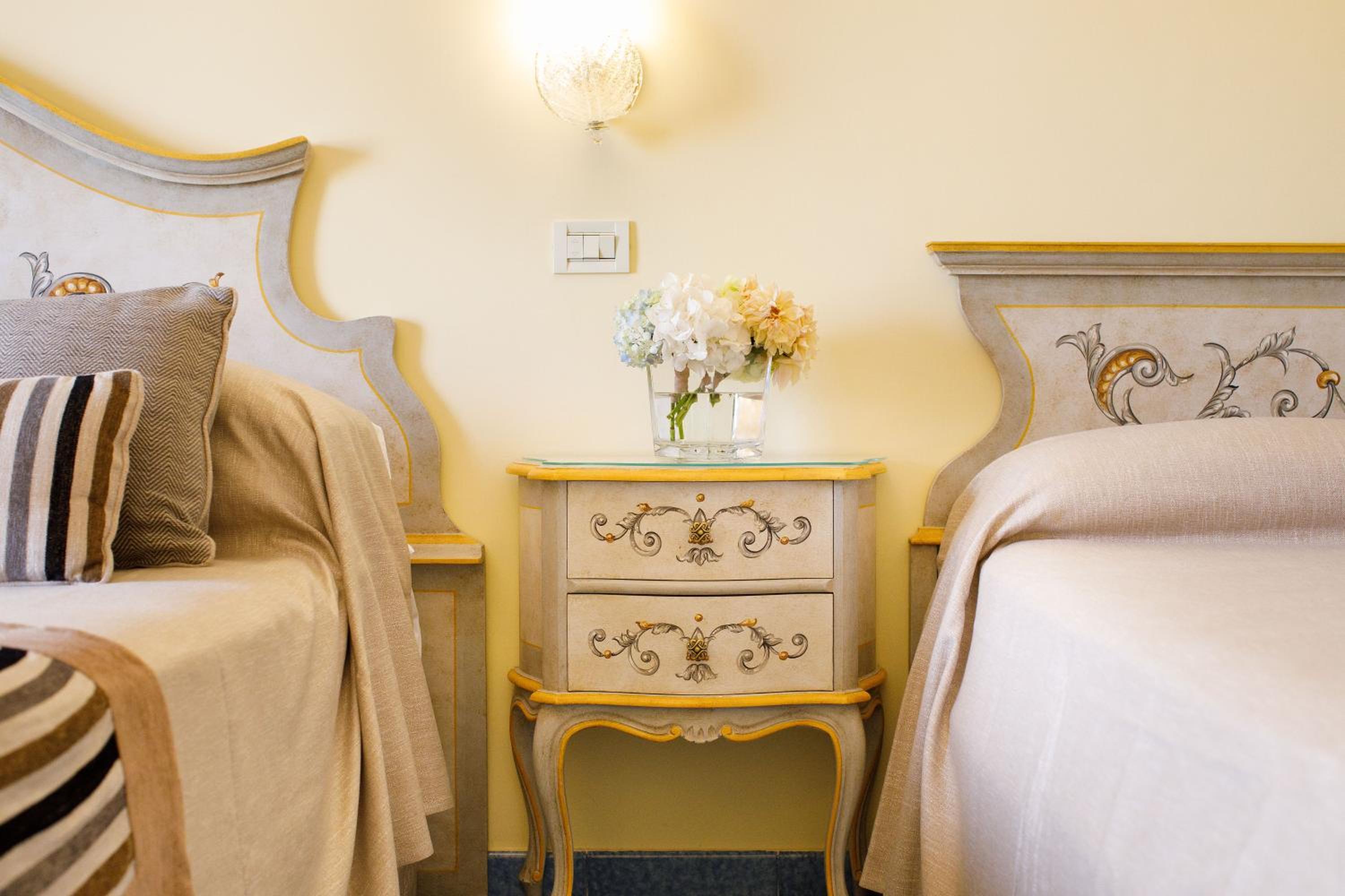 Economy Triple Room - Photo 8