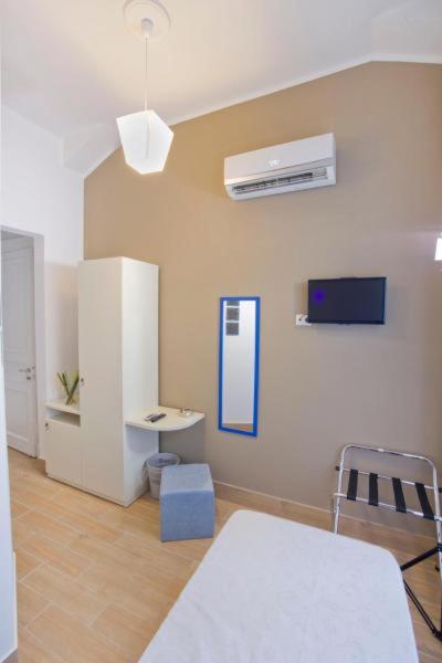 Single Room photo 2