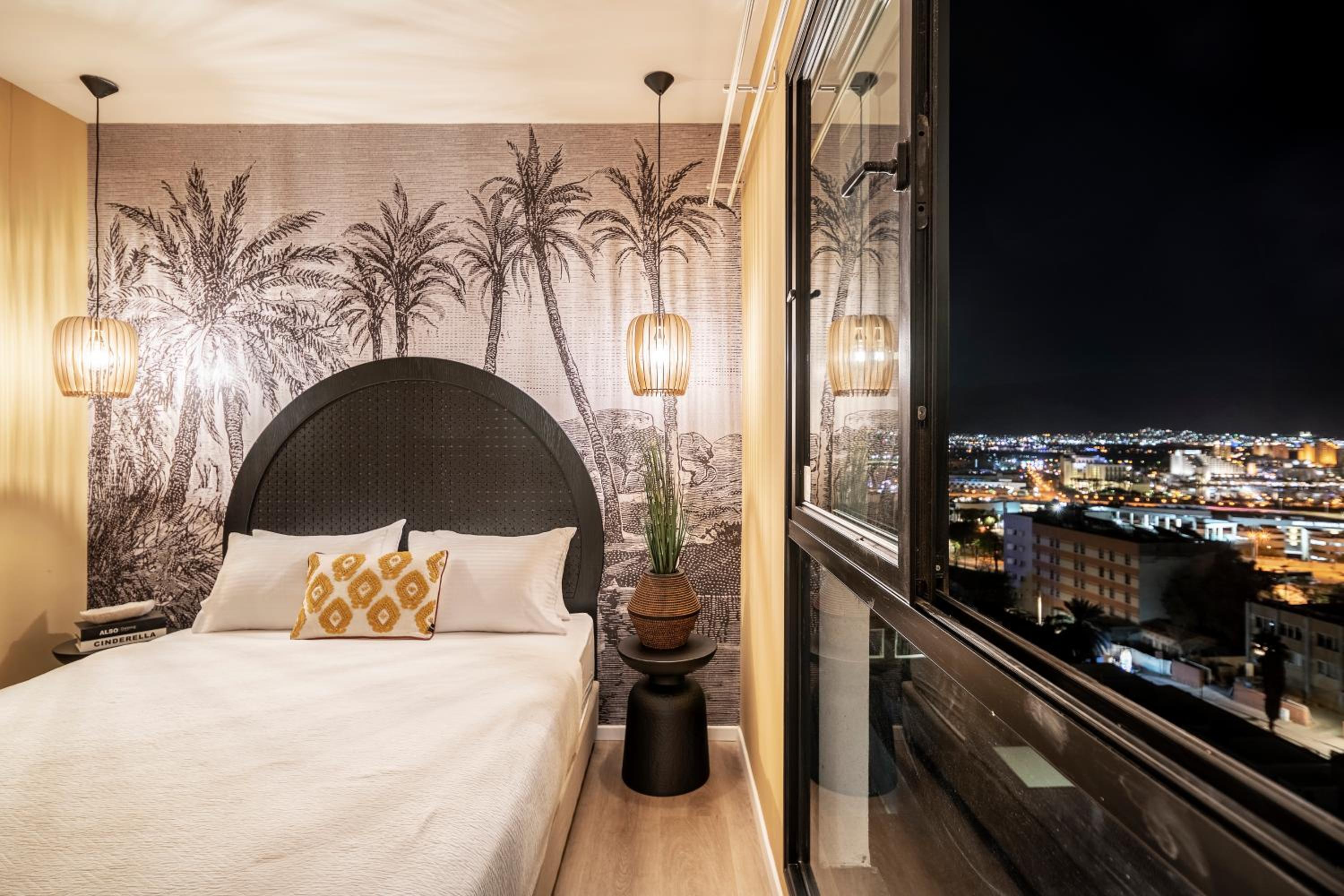 One-Bedroom Penthouse Apartment  photo 3