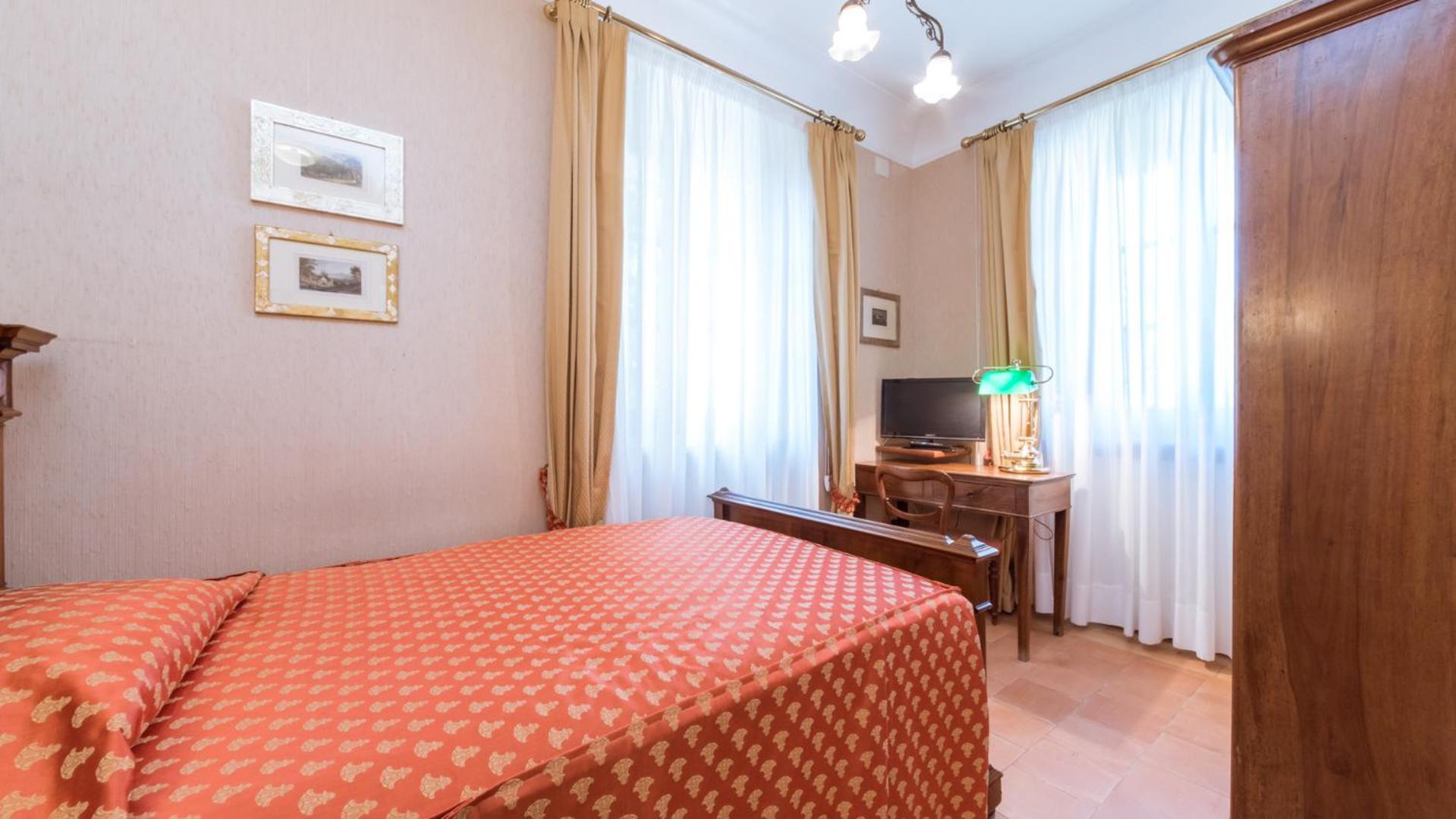 Seven-Bedroom Villa photo 2