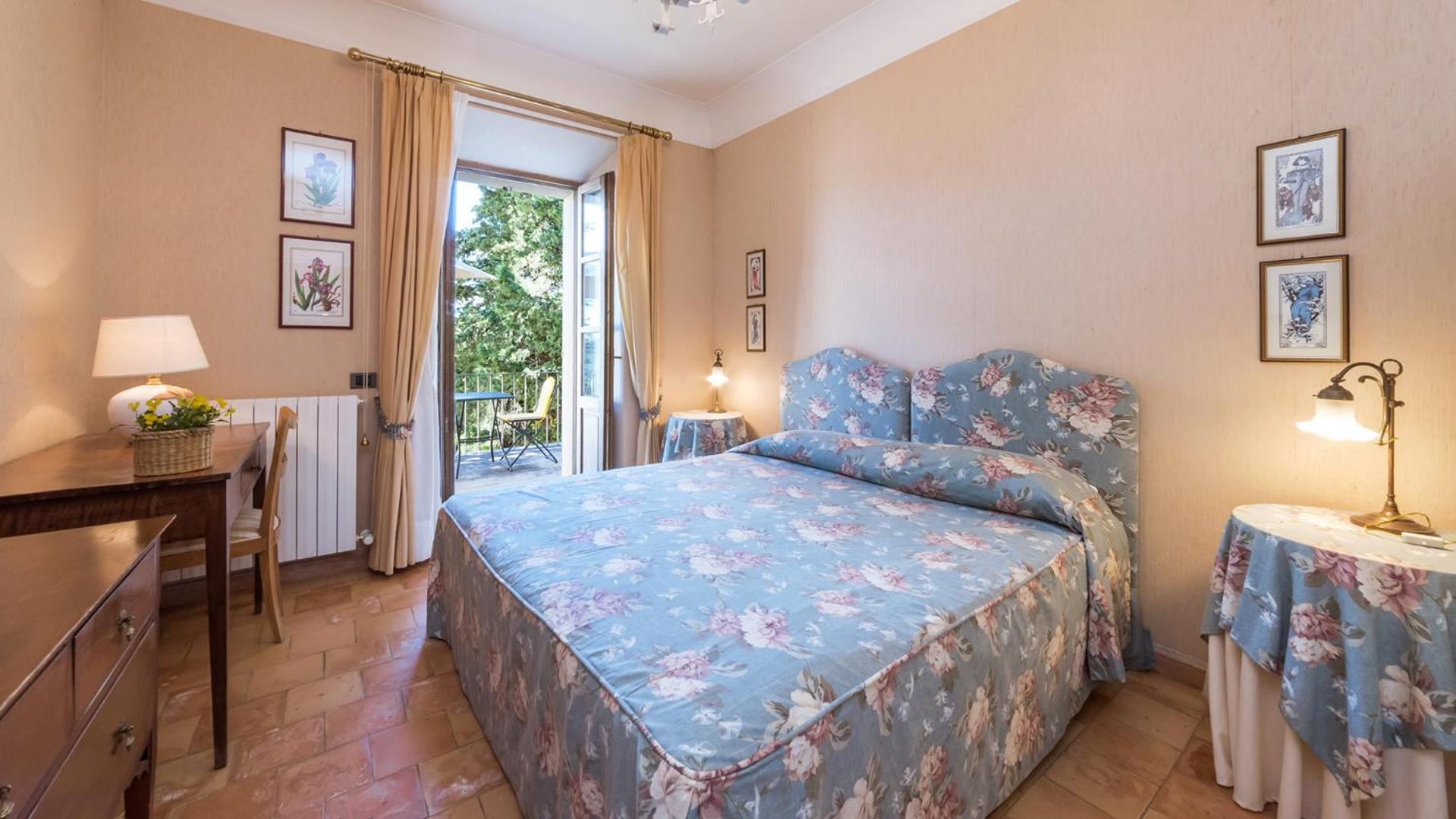 Seven-Bedroom Villa photo 3