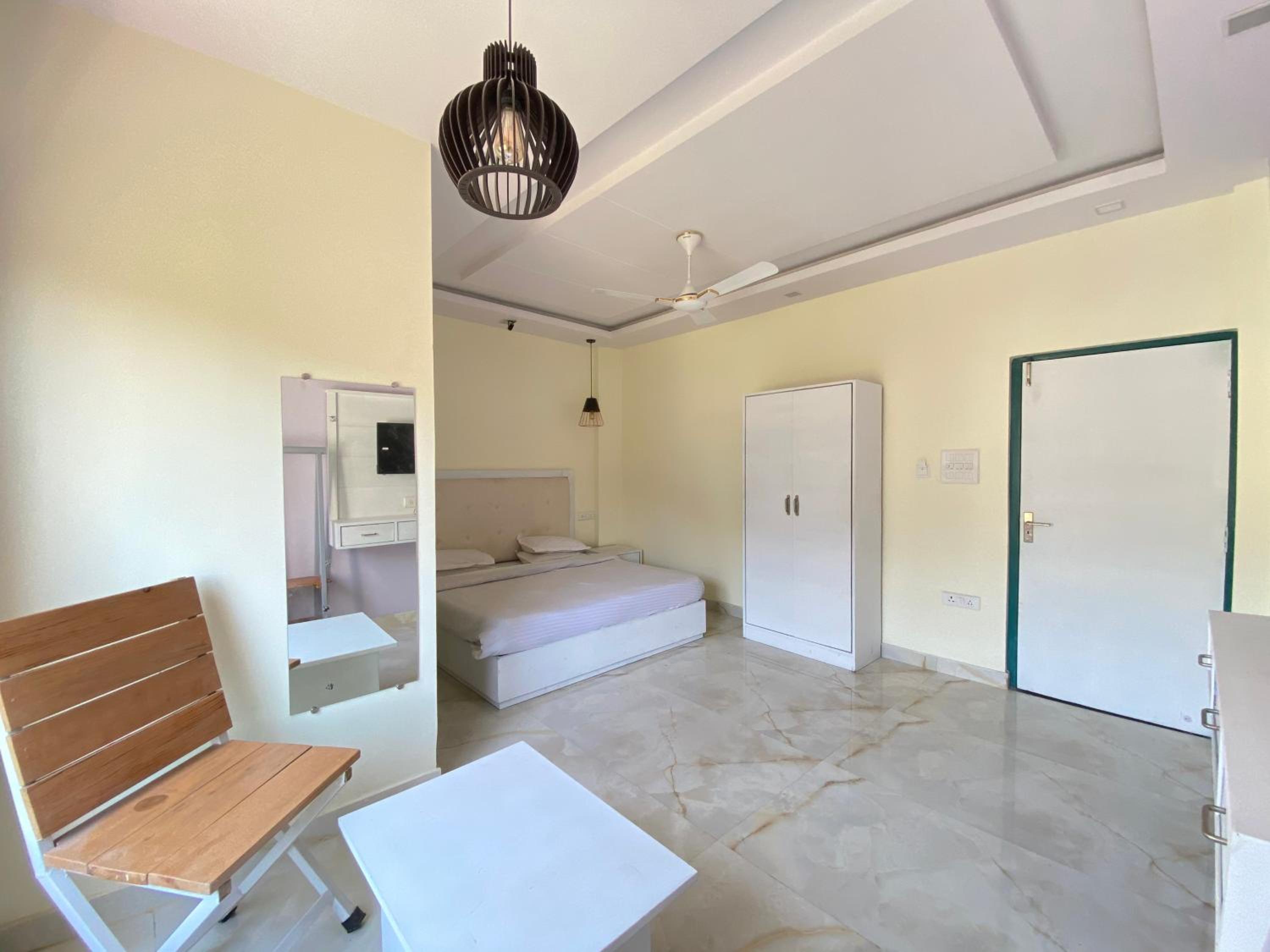 Deluxe Double Room - Photo 9