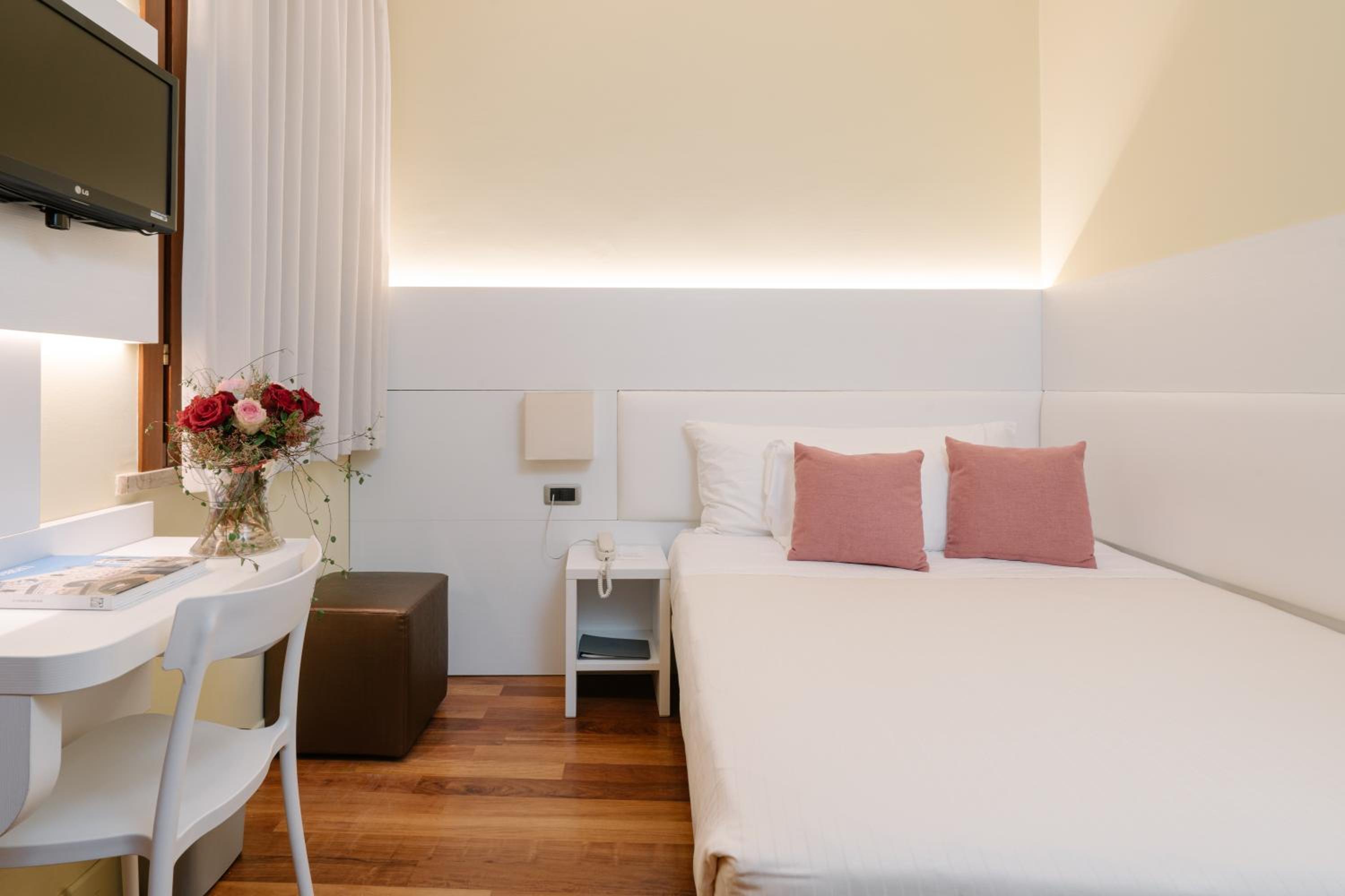 Single Room with French Bed