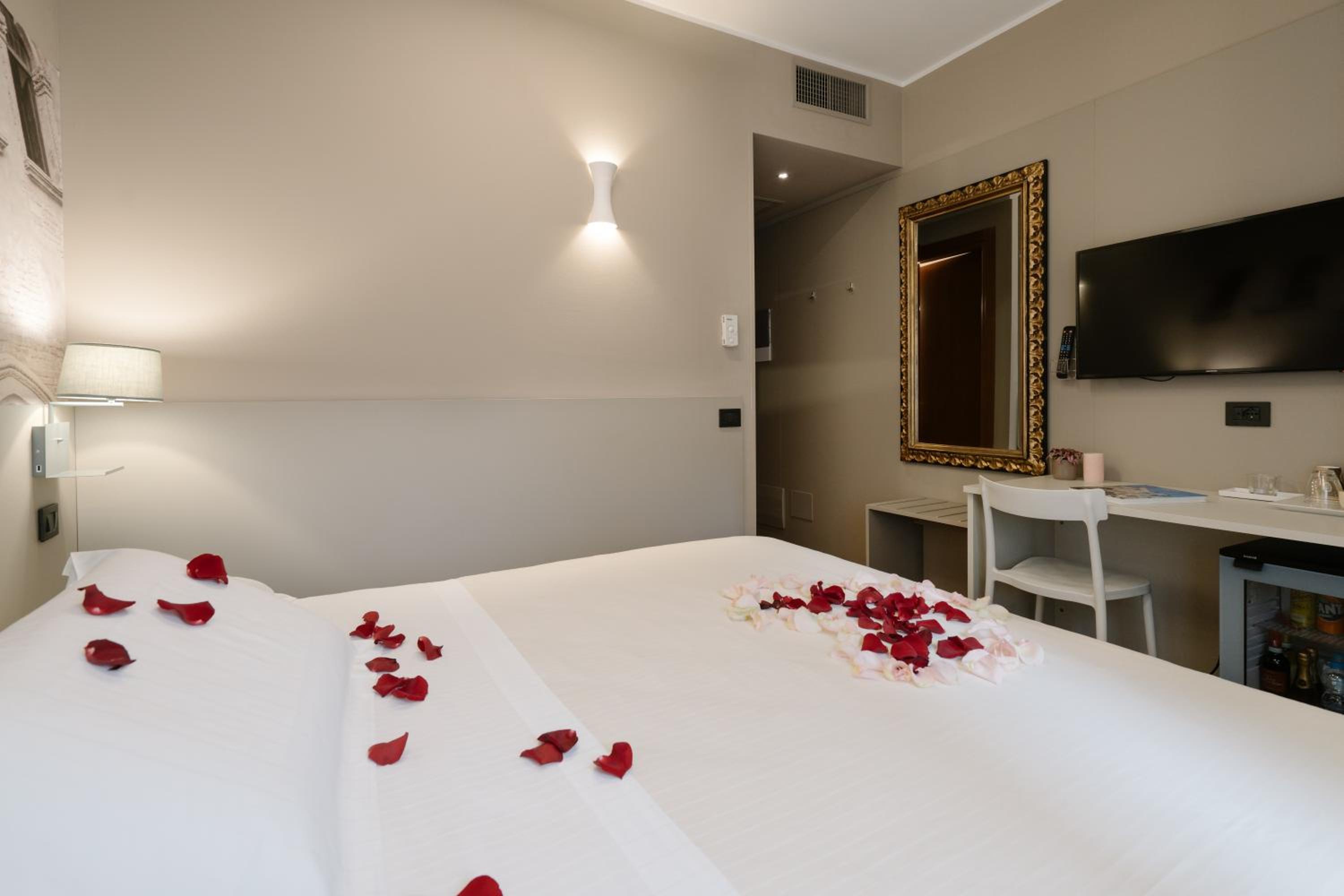 Double or Twin Room - Photo 7