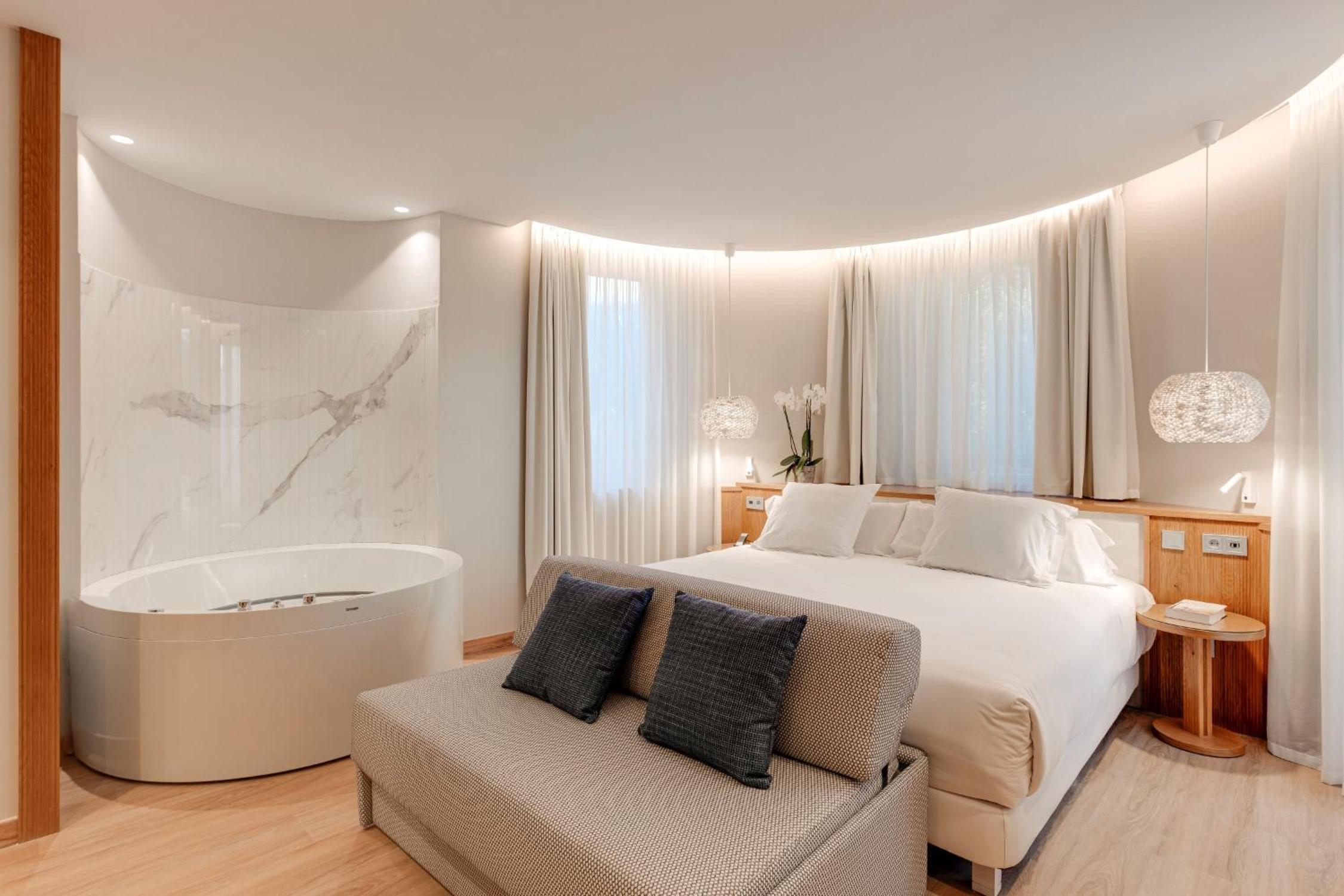 Suite with Hammam, Hydromassage Bathtub, Sauna and Terrace photo 3