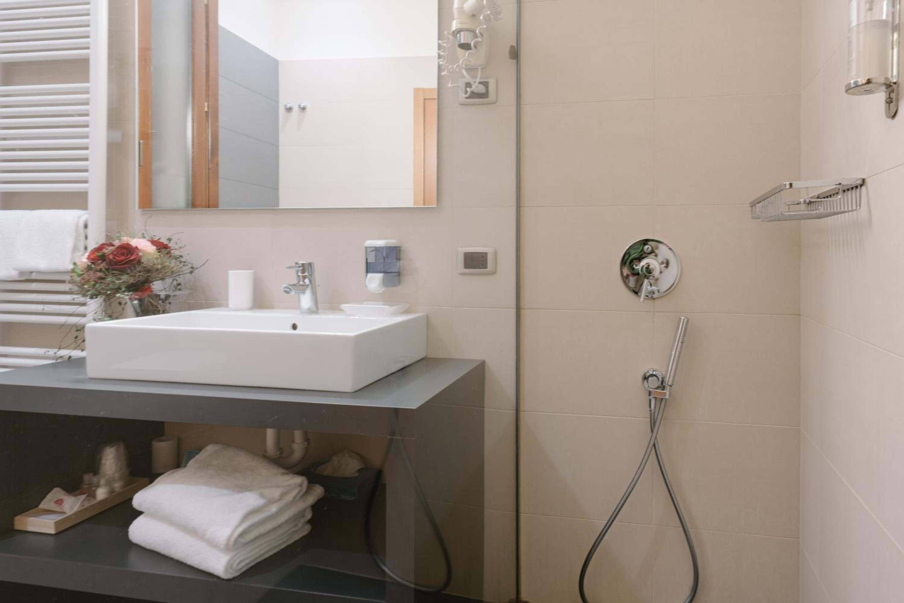 Triple Room - Photo 9