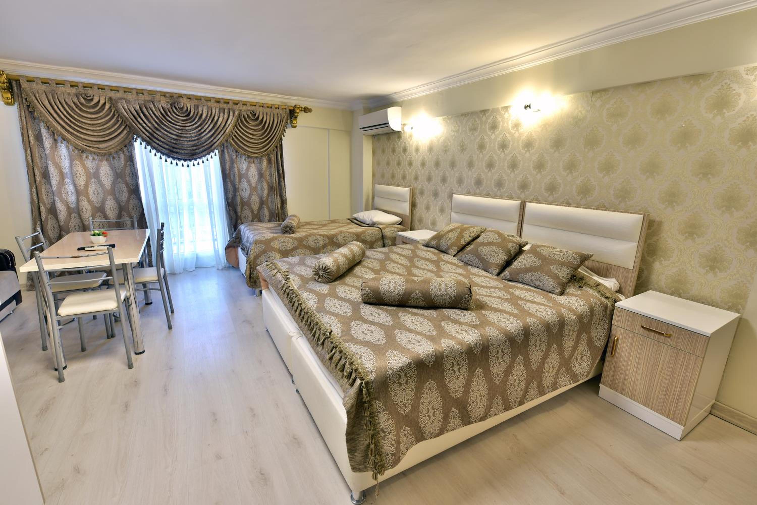 Deluxe Triple Room with Sea View photo 3