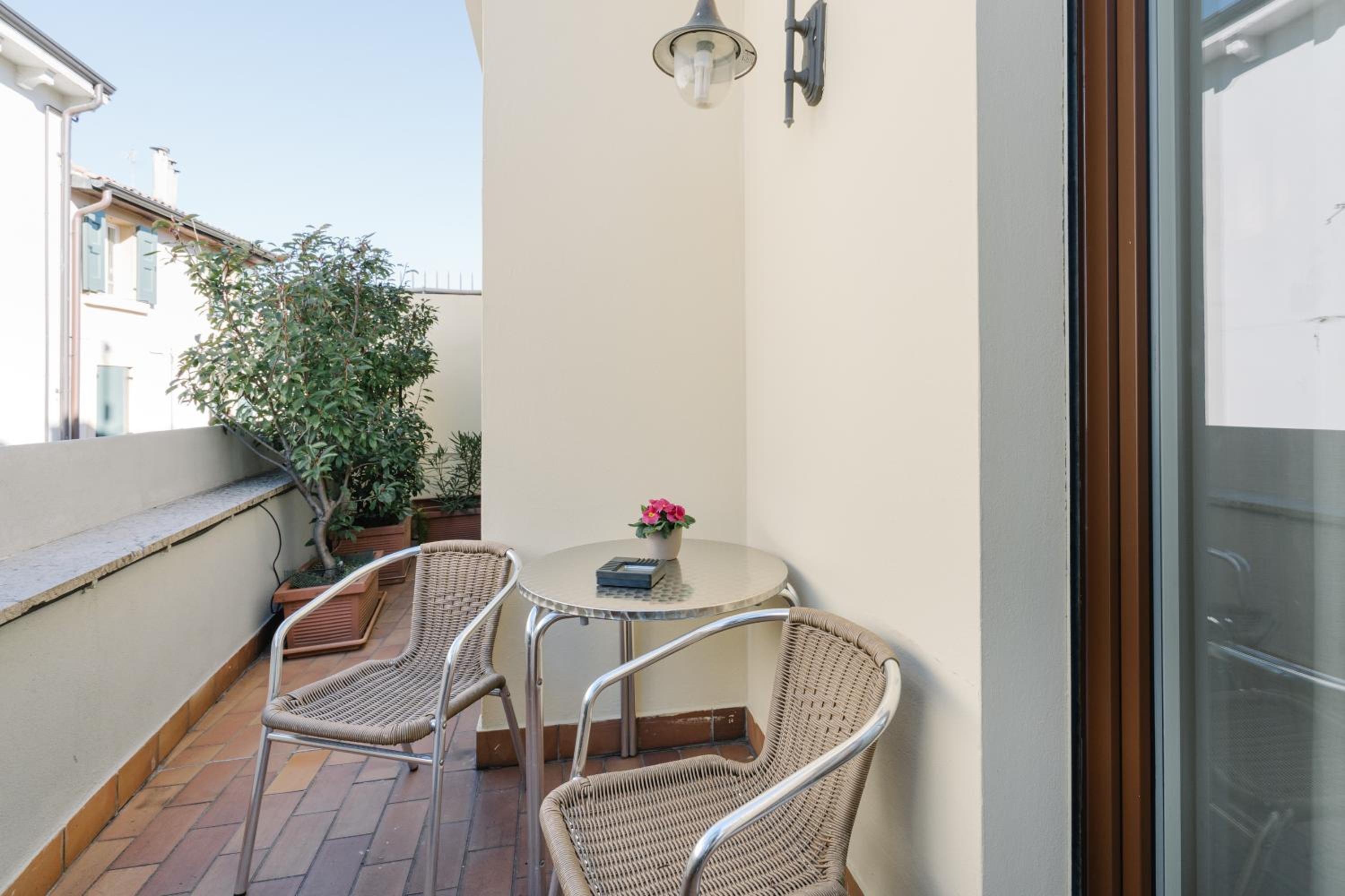 Suite with Terrace - Photo 2