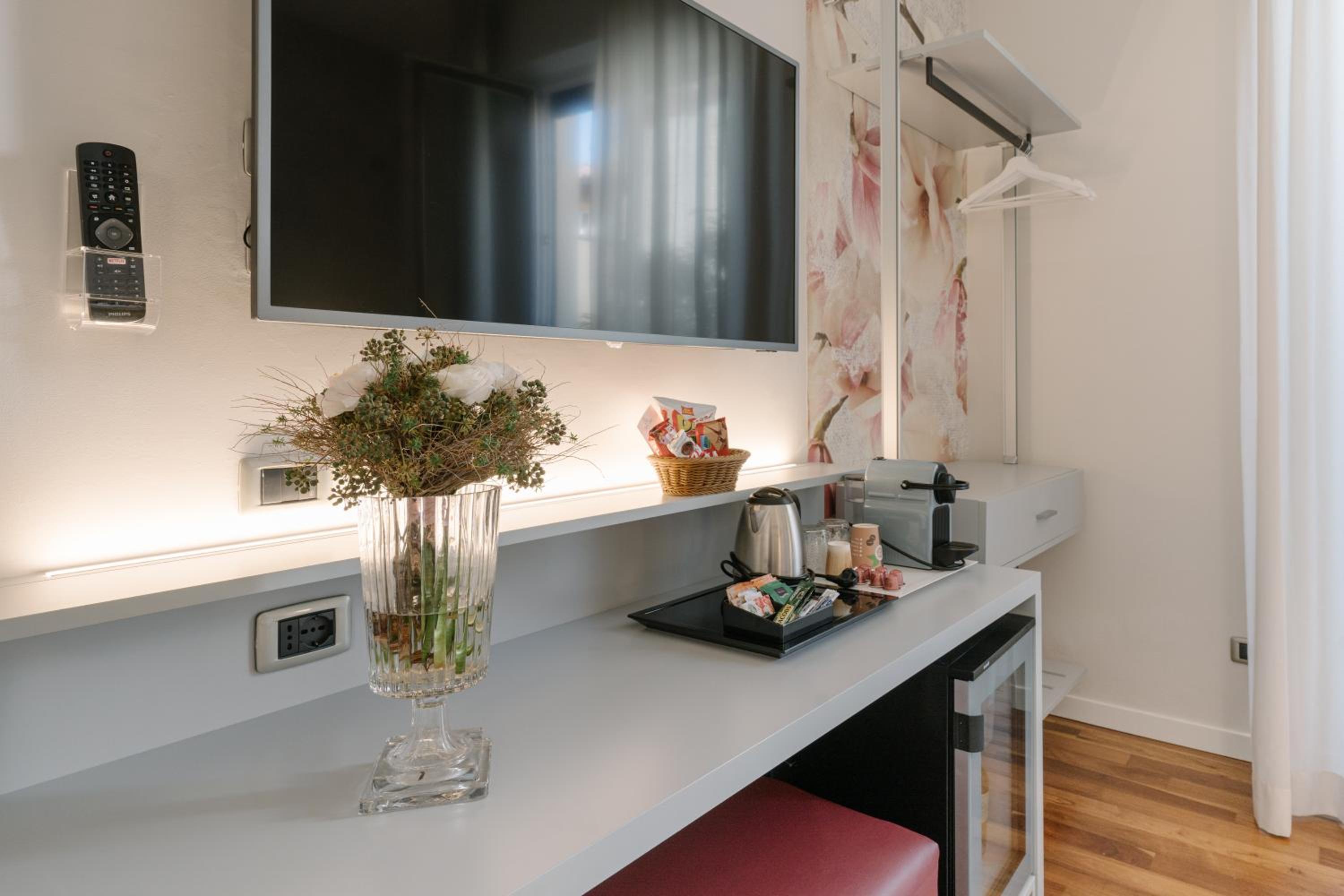 Suite with Terrace - Photo 9