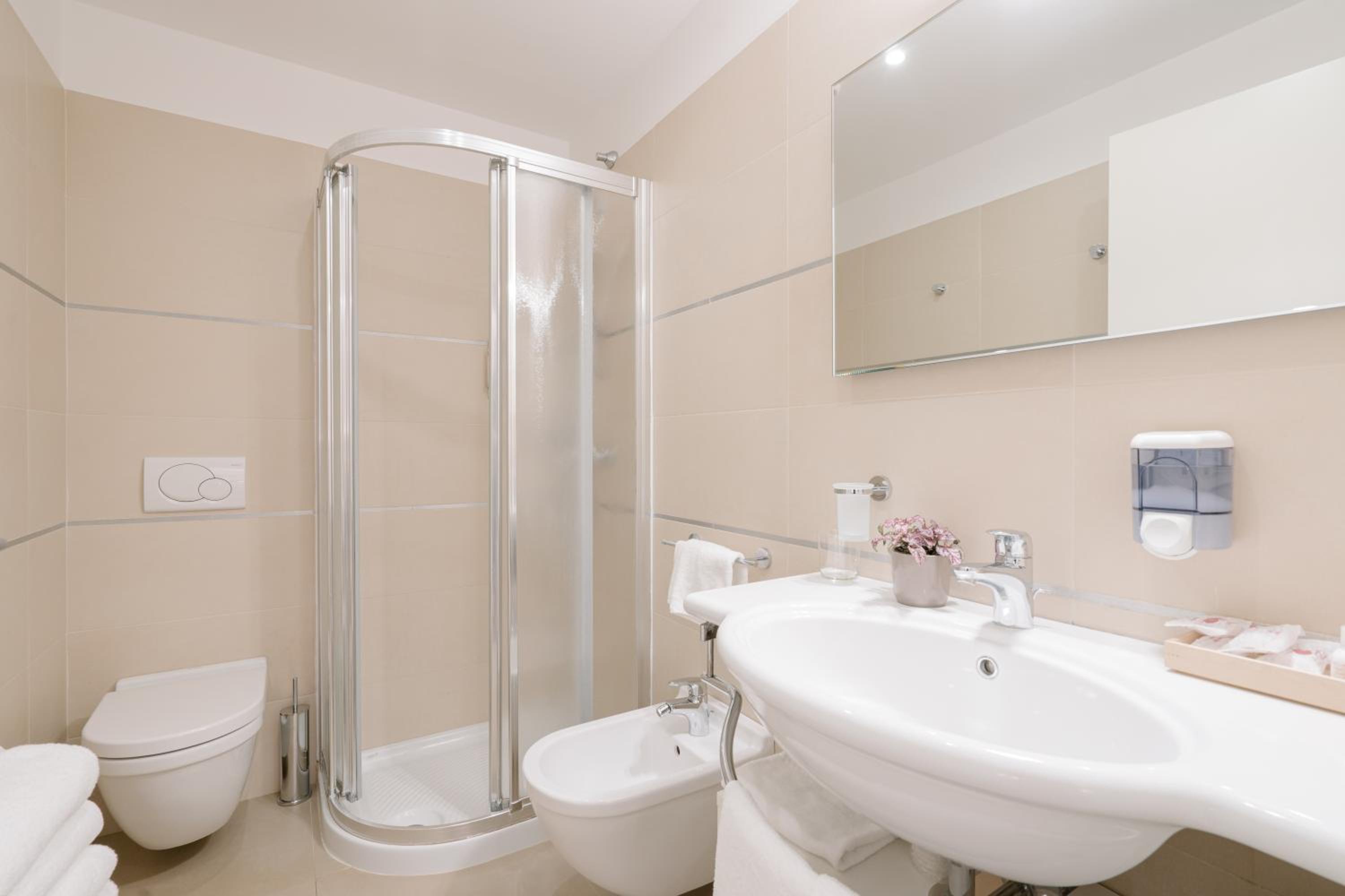 Two Connecting Double Rooms thumbnail 6