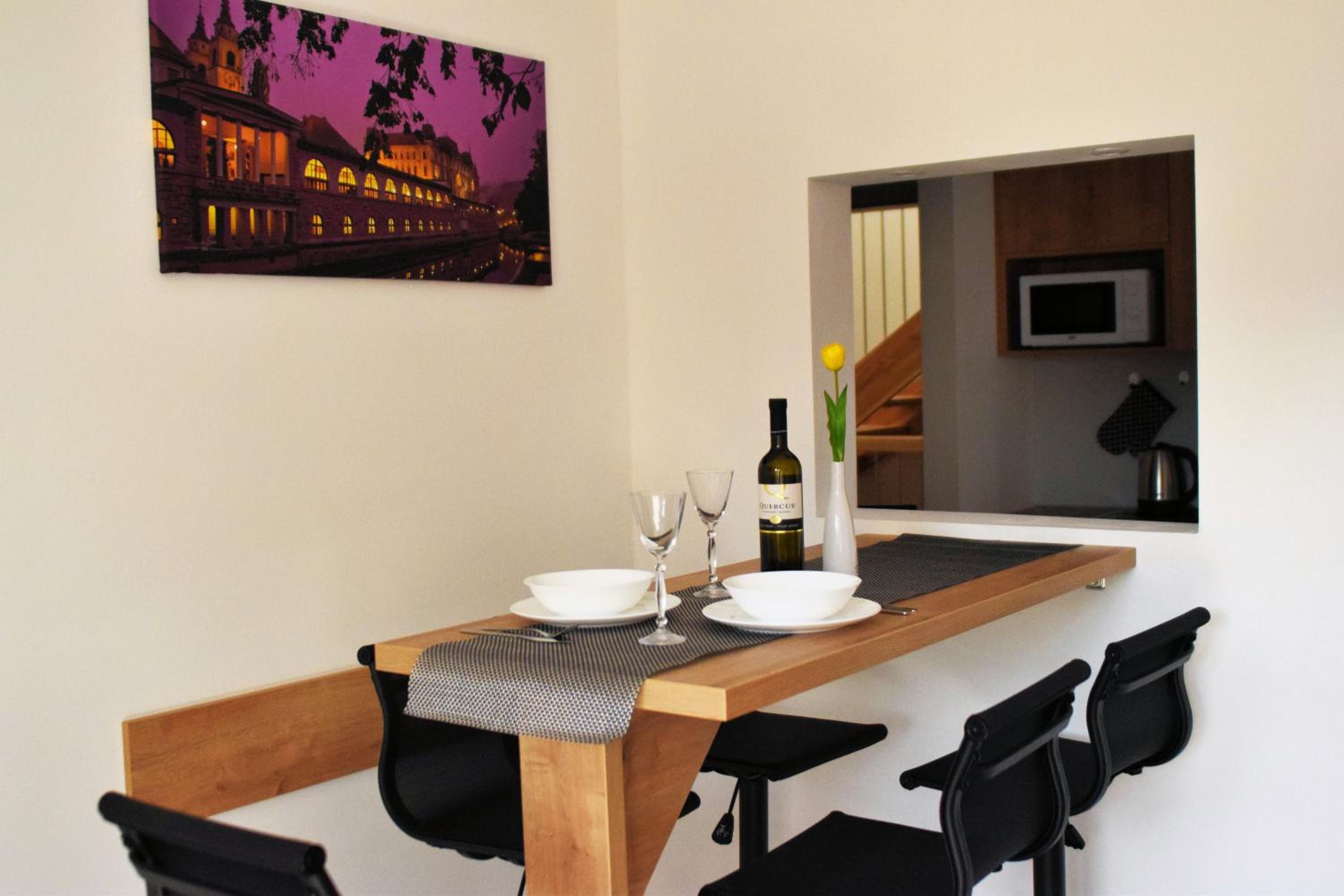 Two-Bedroom Apartment with Balcony photo 3