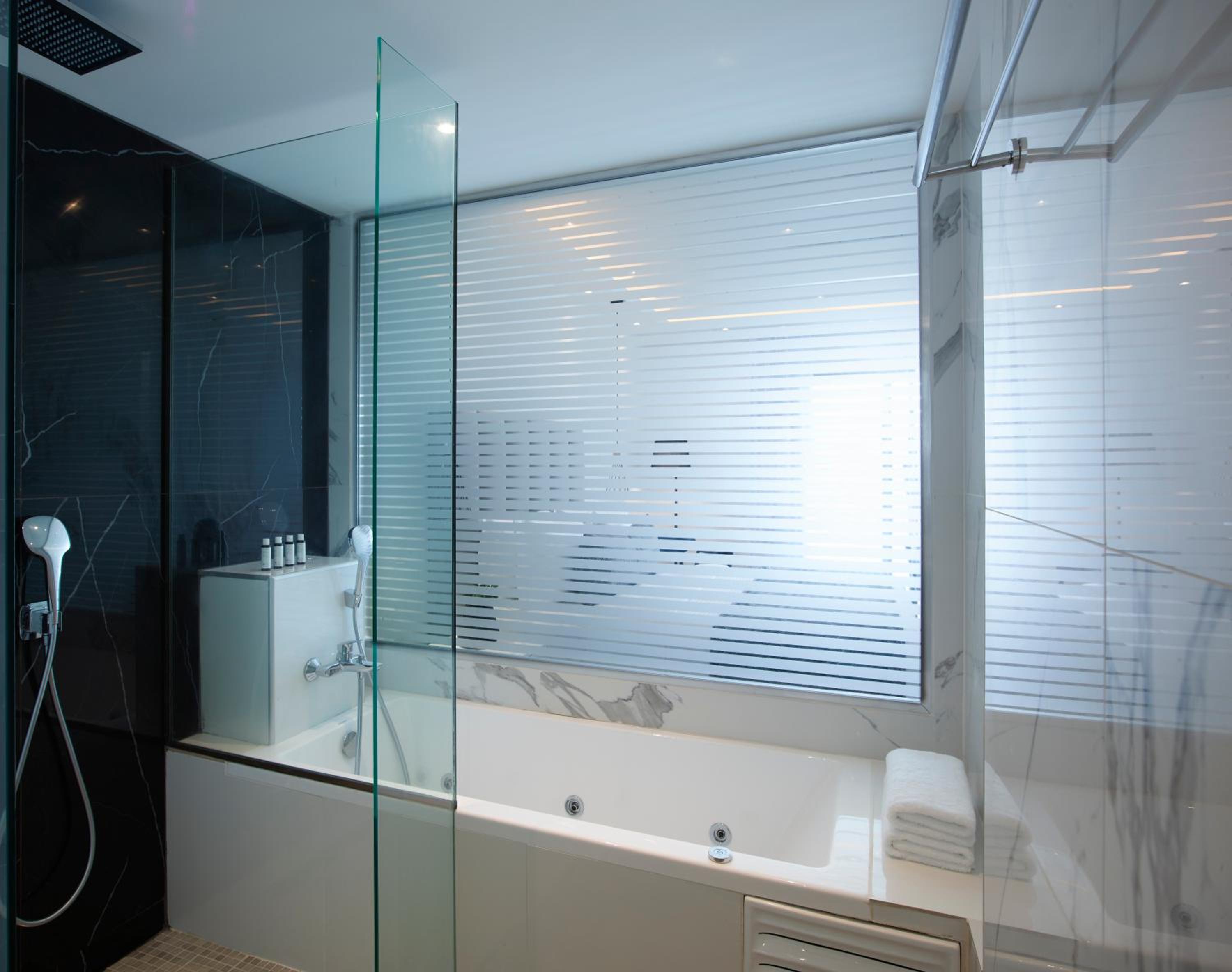 Premium Suite with Private Pool Sea View - Photo 2