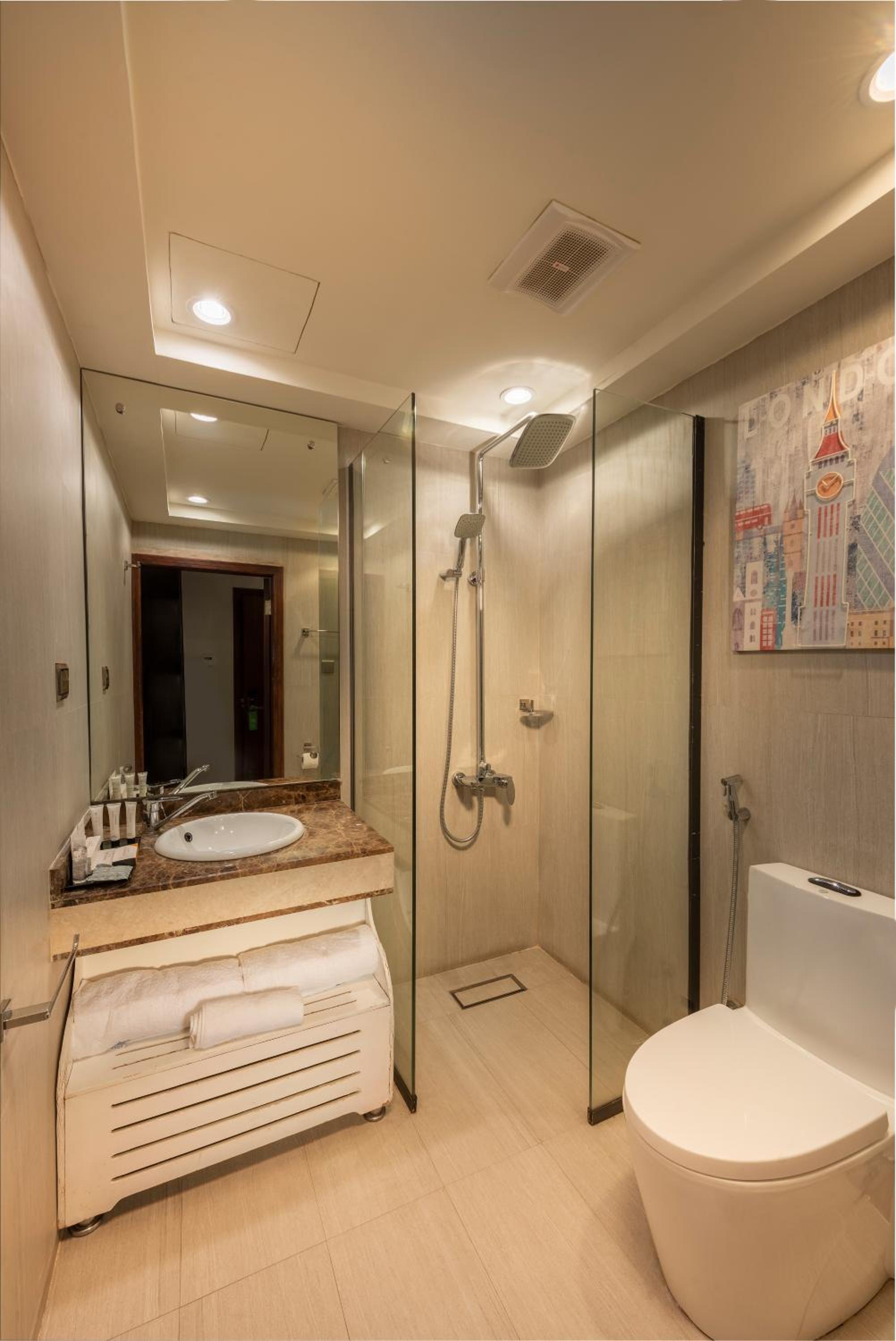 Twin Room with City View photo 3