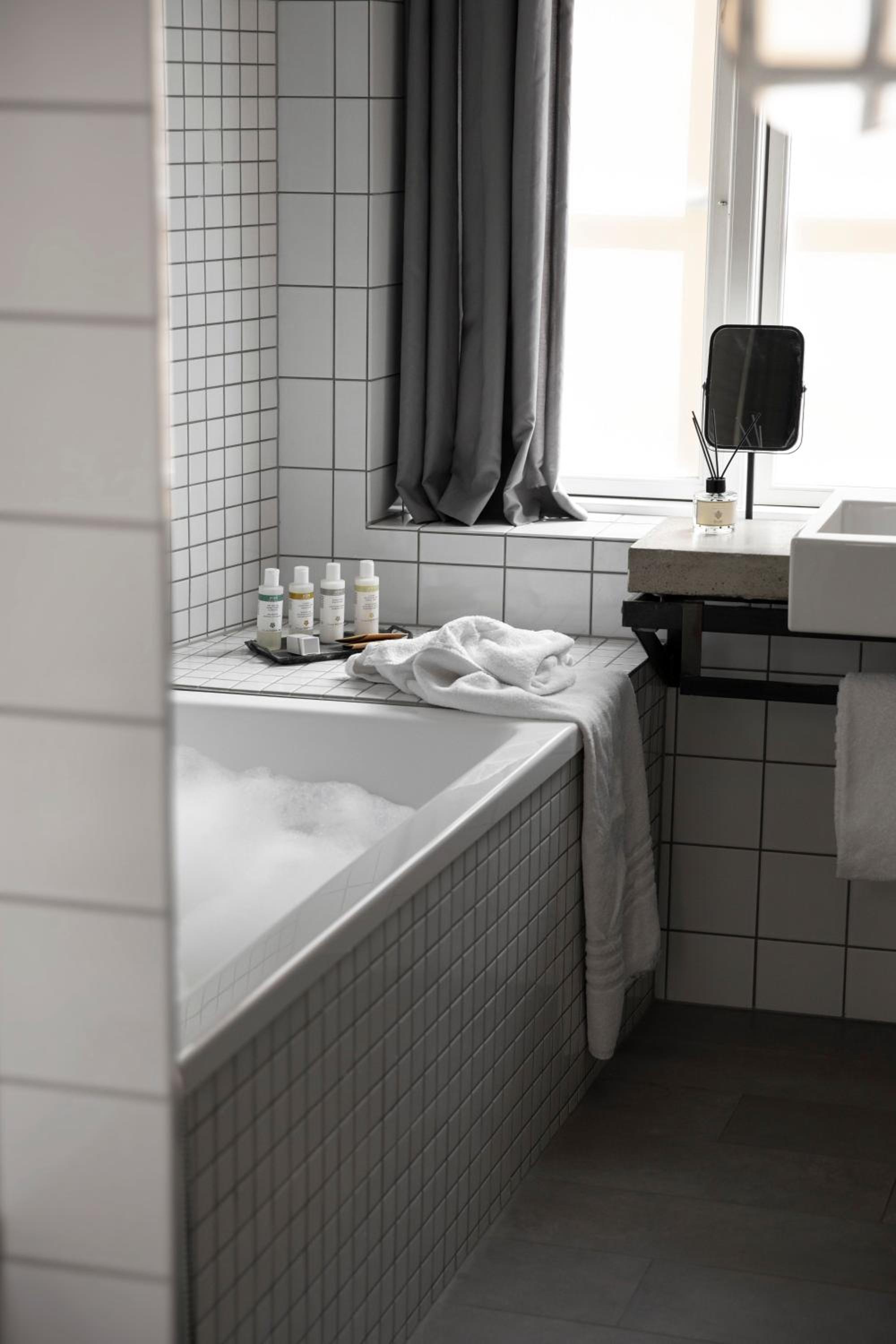 Suite - Photo 6