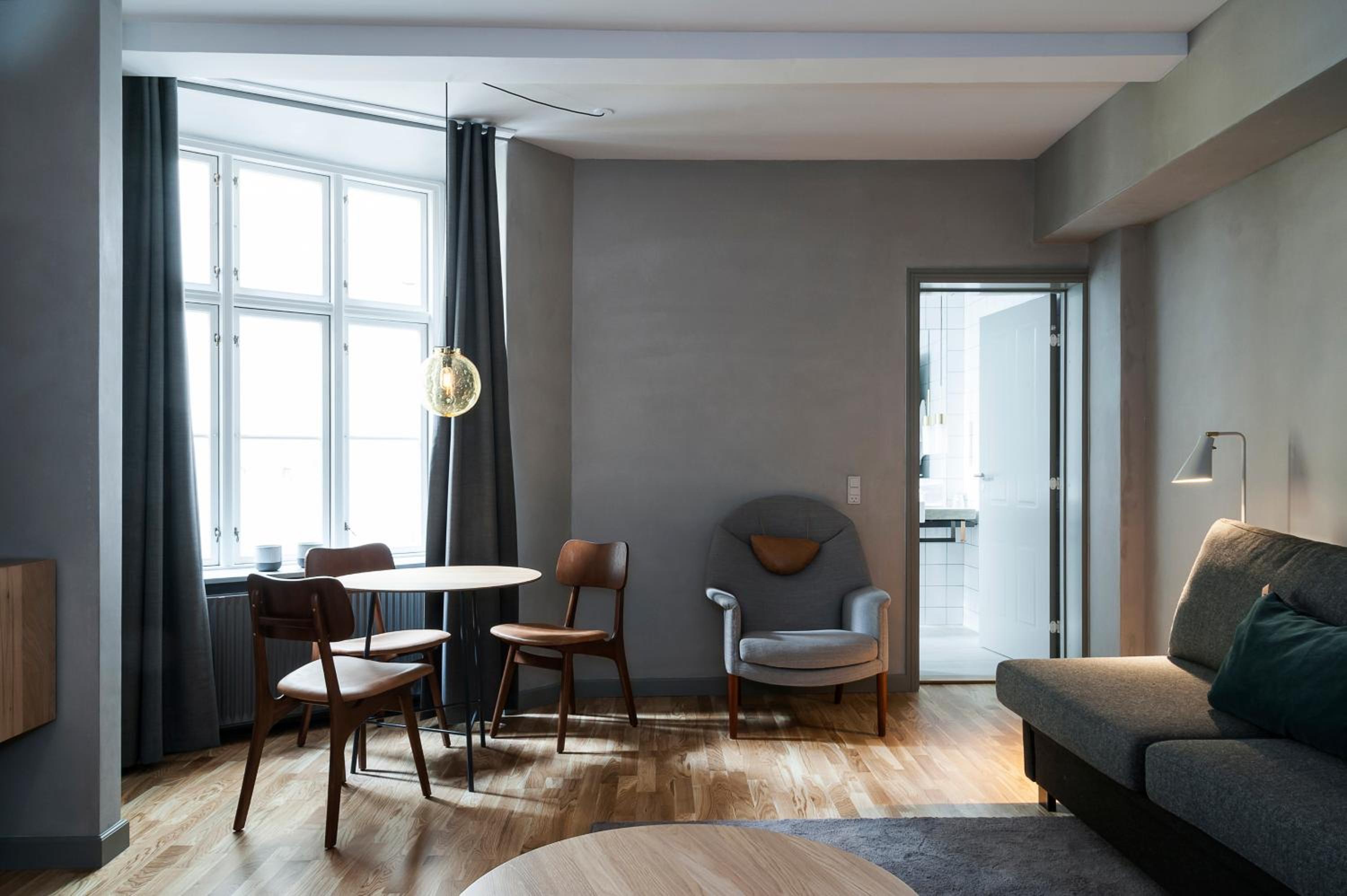 Suite - Photo 10