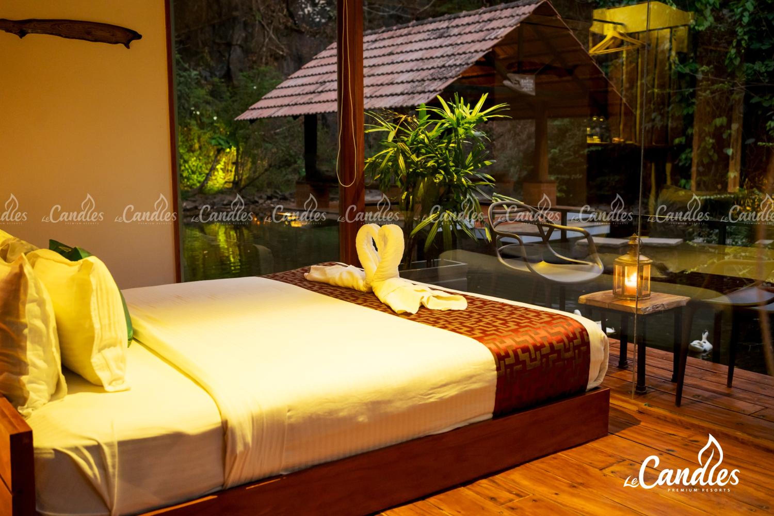 Double Room with Lake View - Photo 5