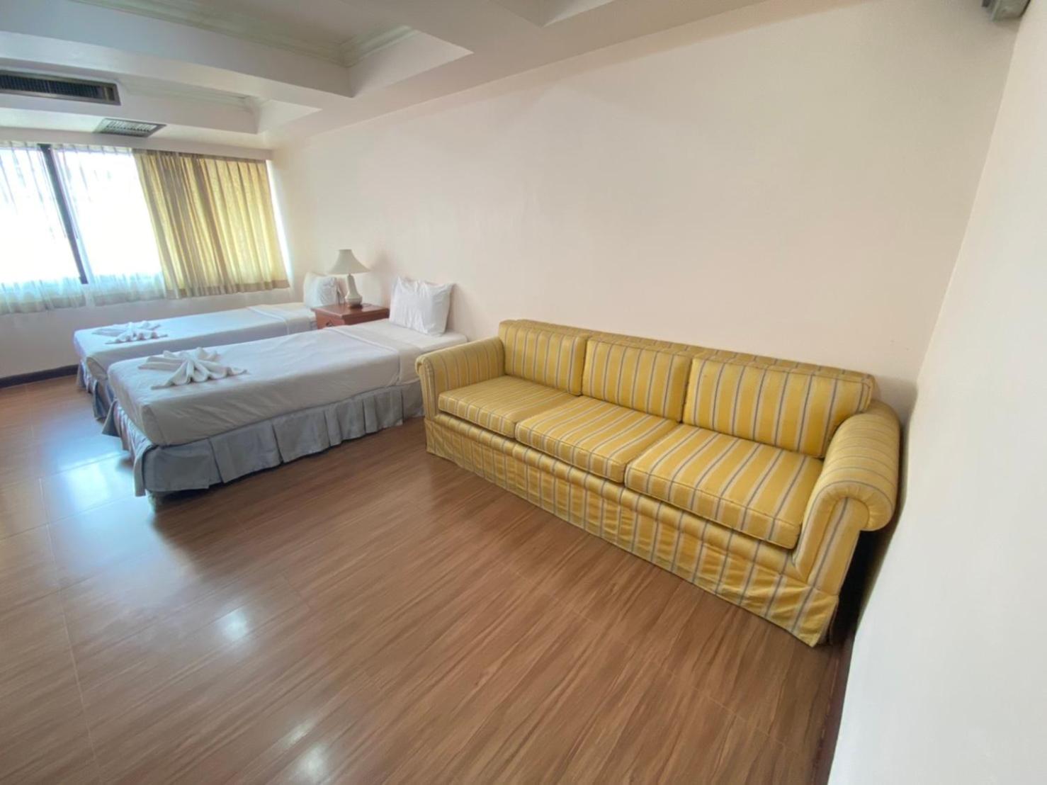 Family Room photo 3