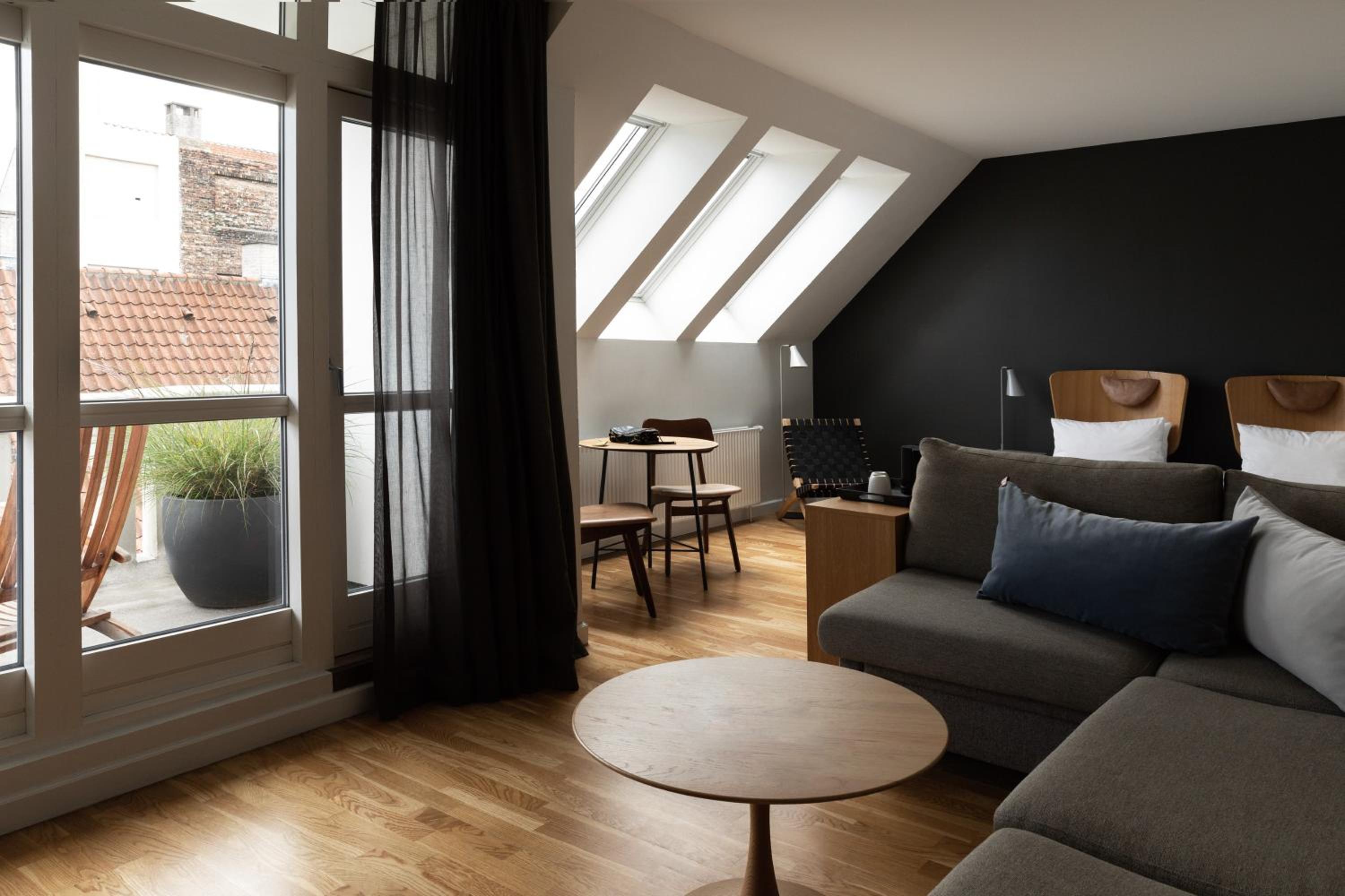 Penthouse Suite with Balcony - Photo 2