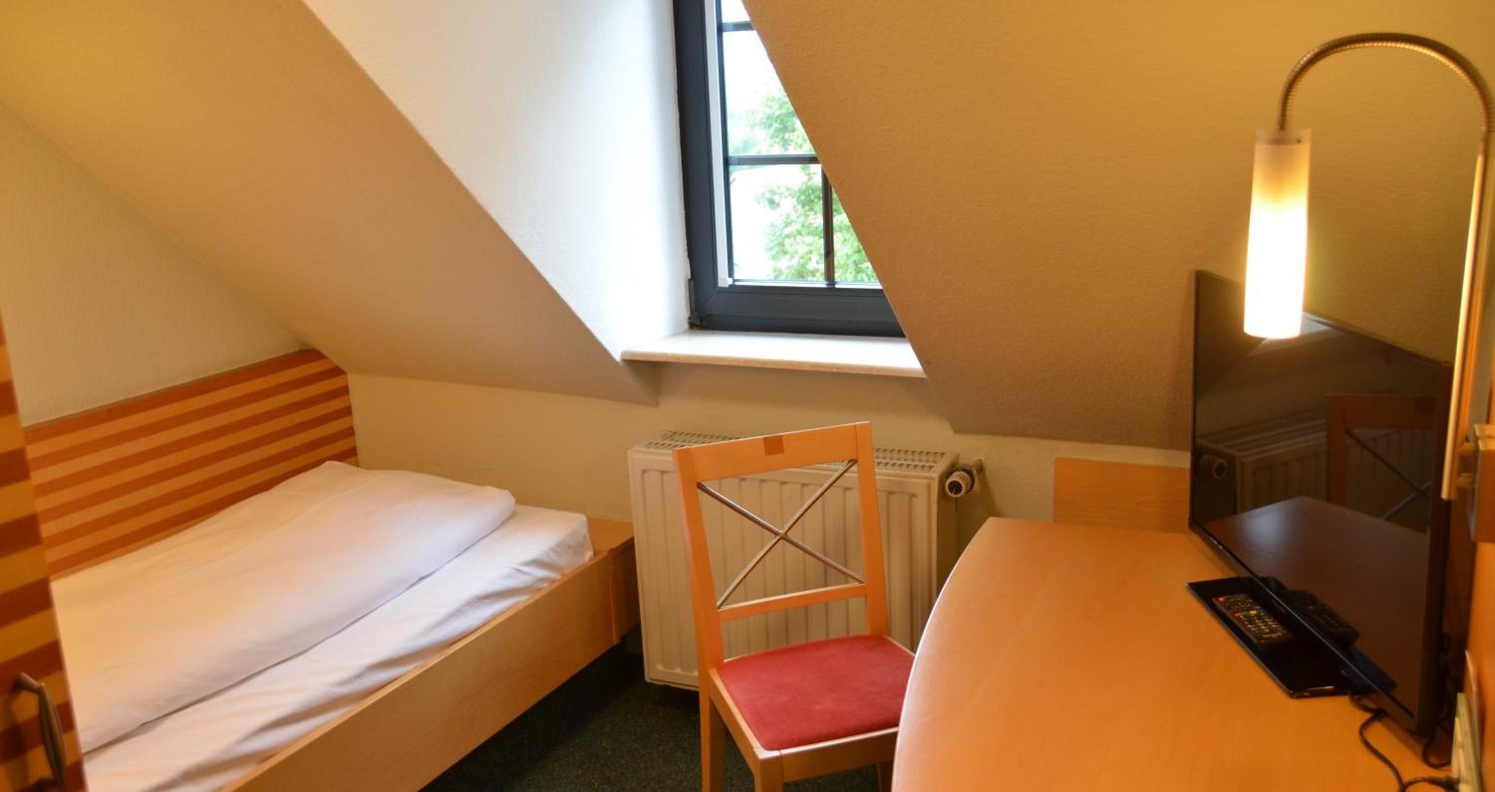 Standard Single Room with sloped ceiling photo 3