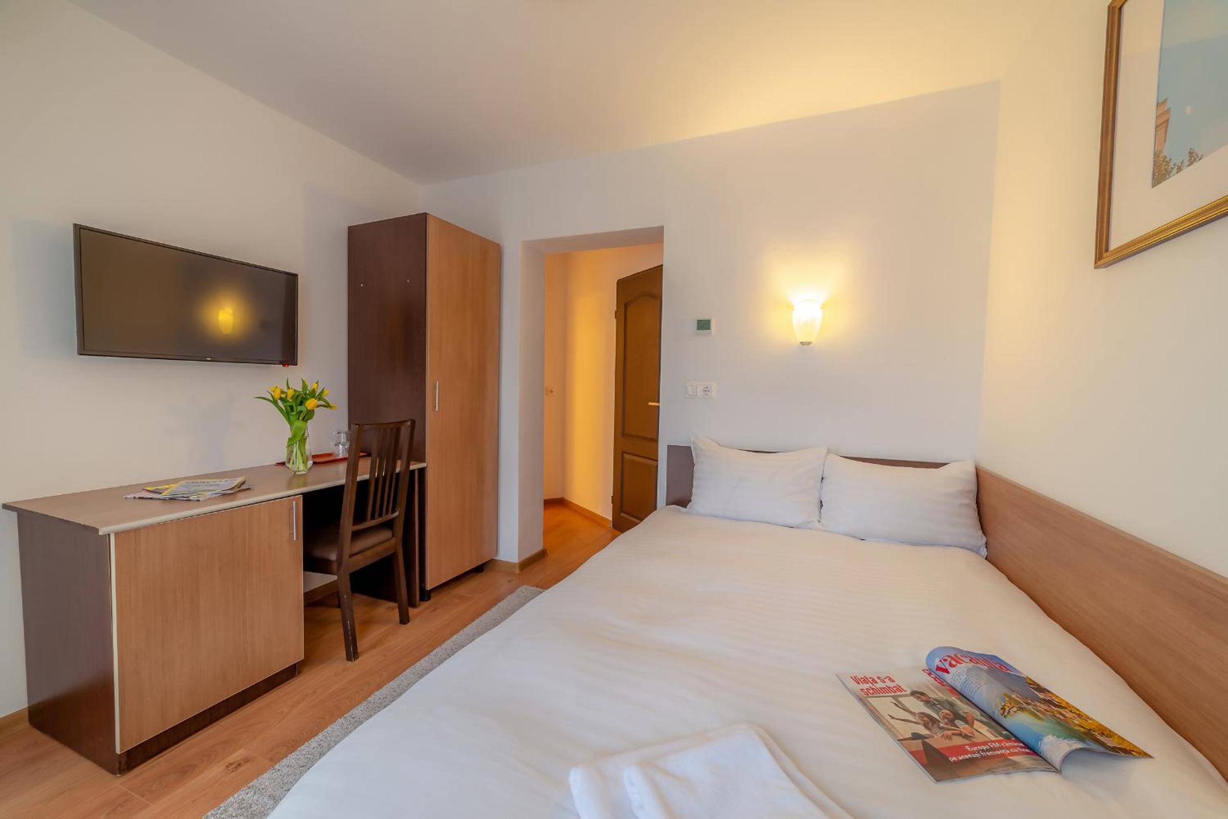 Single Room with Bathroom photo 3