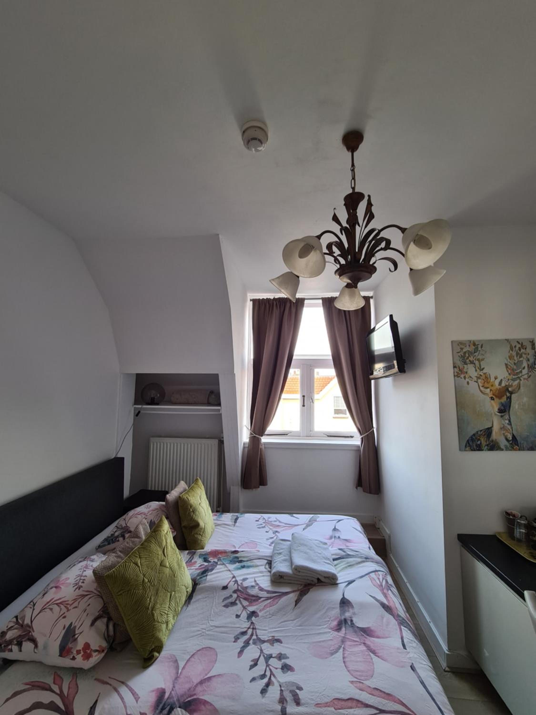 Budget Double Room - Photo 2
