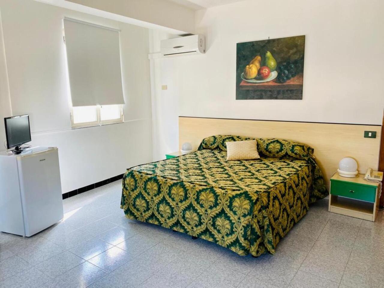 Double or Twin Room - Photo 4
