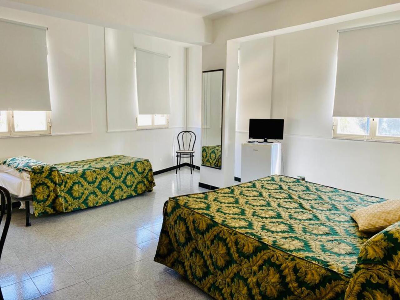 Double or Twin Room - Photo 3
