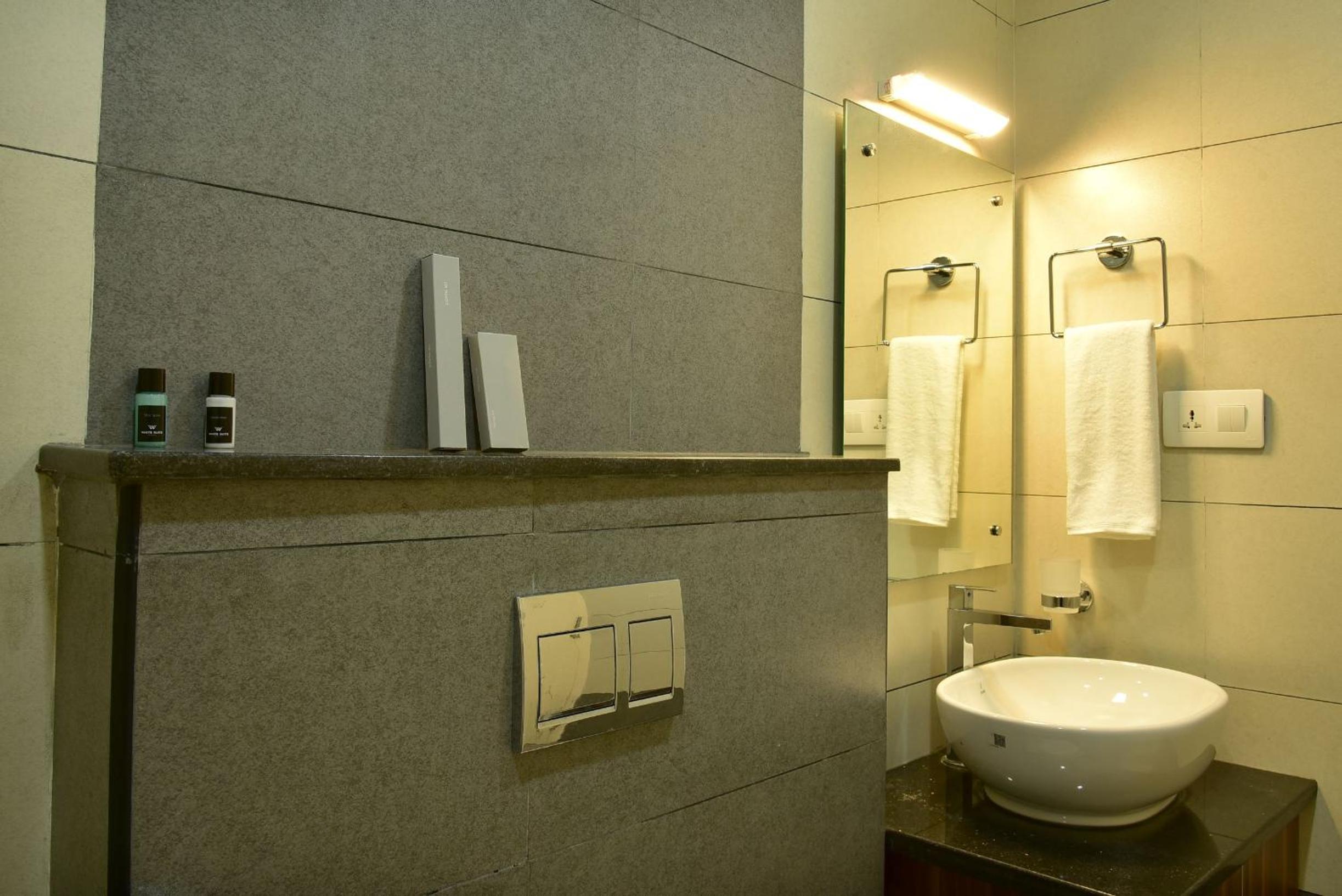 Standard Double or Twin Room - Photo 3