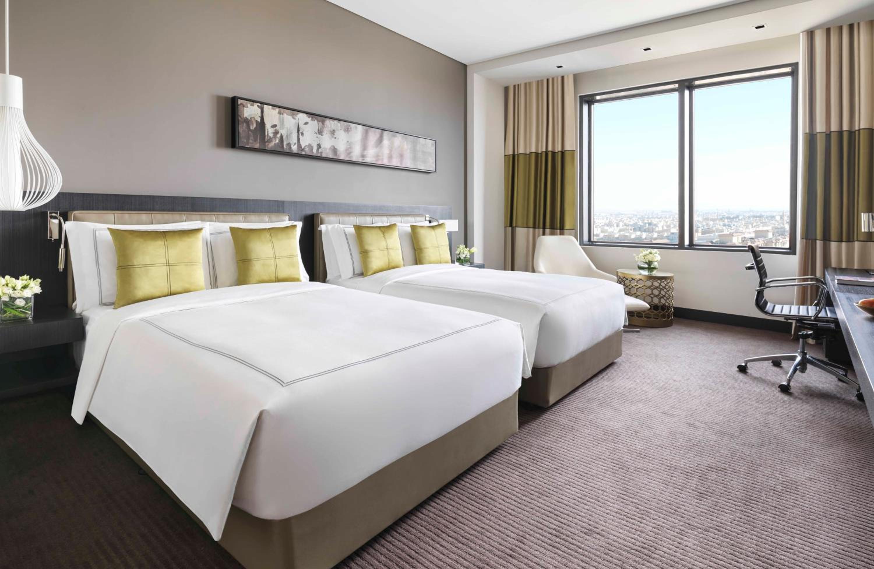 Deluxe Queen Room with Two Queen Beds - Non-Smoking - Photo 2