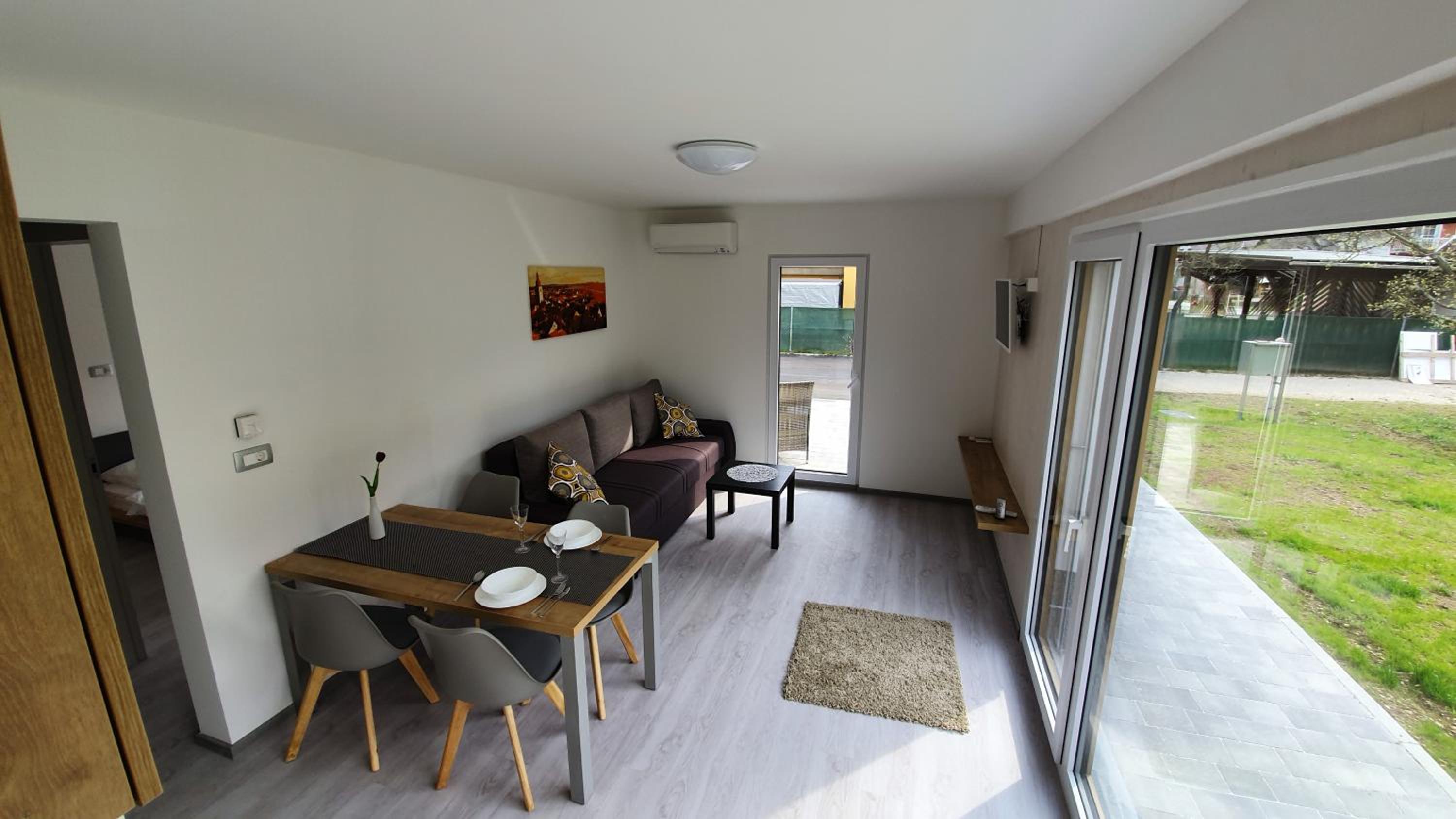 One-Bedroom Apartment with Patio photo 2