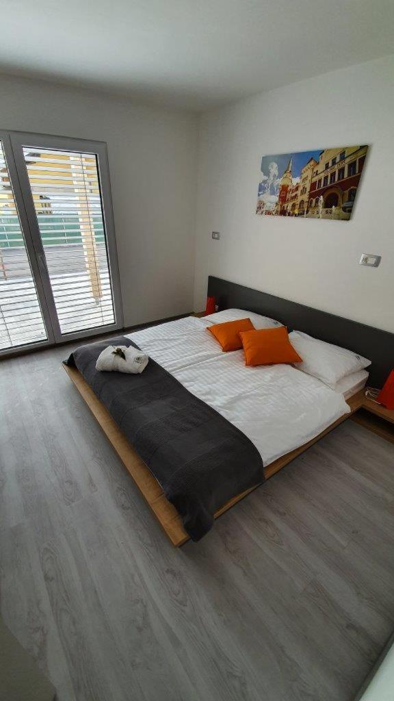 One-Bedroom Apartment with Patio