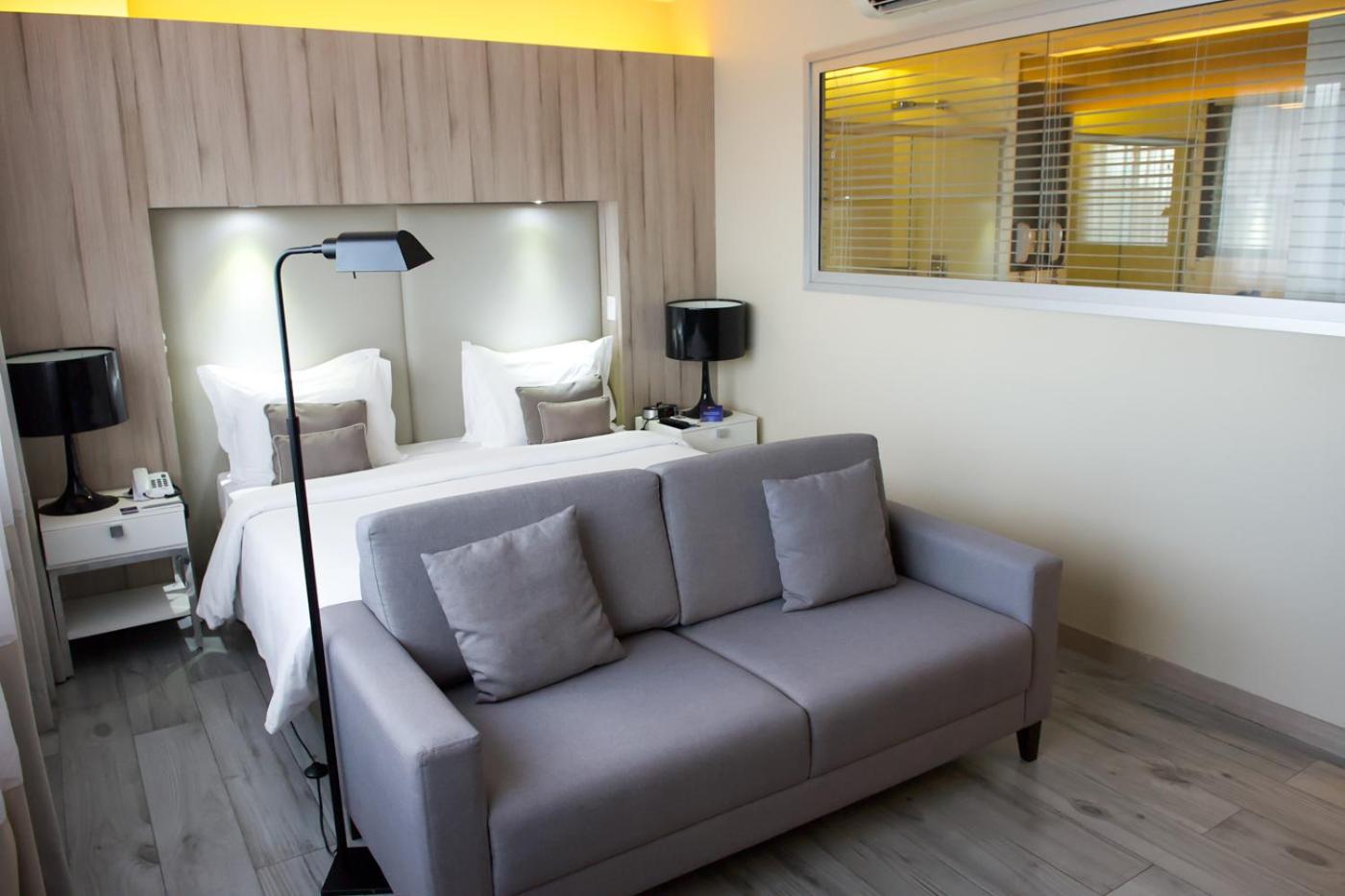 Deluxe Double Room thumbnail 5