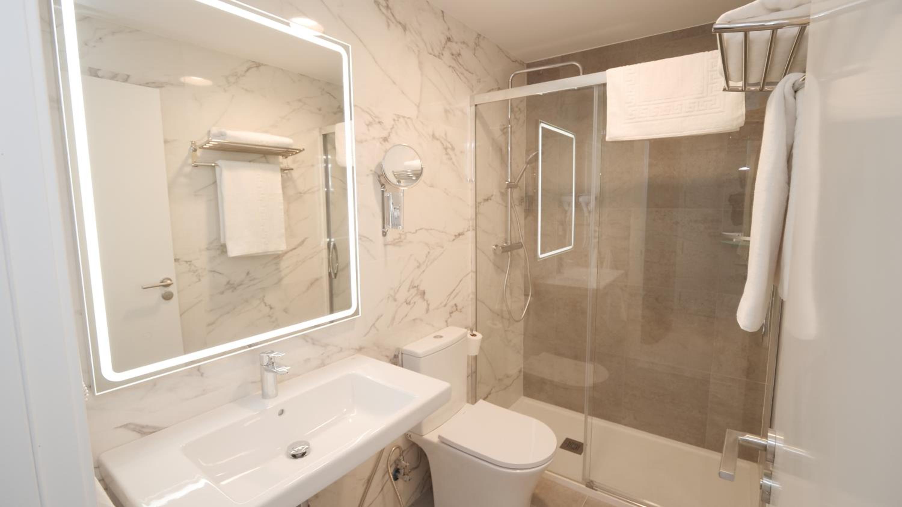 Interior Double or Twin Room - Photo 8