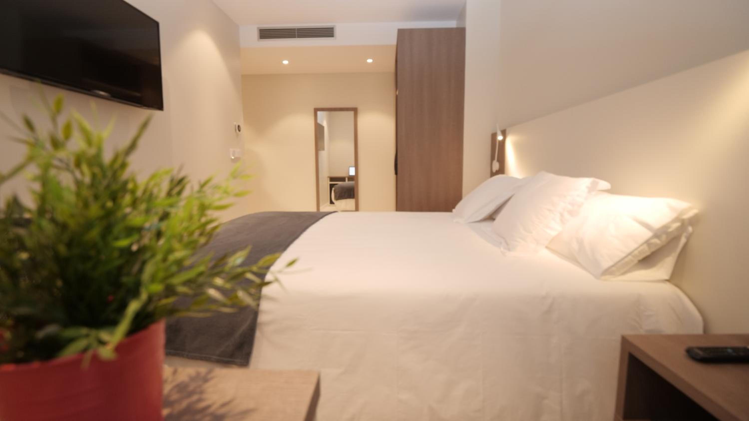 Interior Double or Twin Room - Photo 7