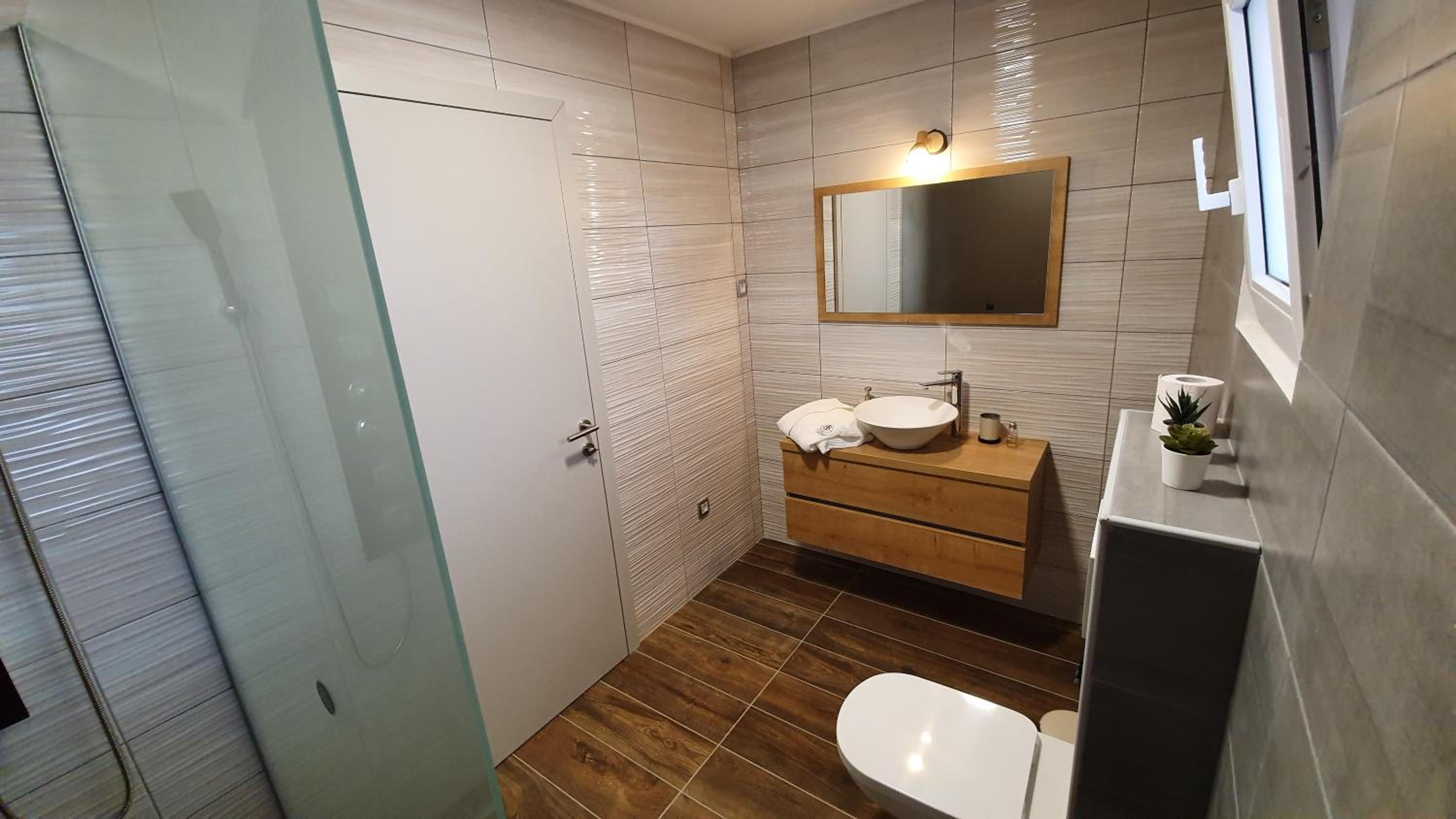 Two-Bedroom Apartment with Balcony photo 3