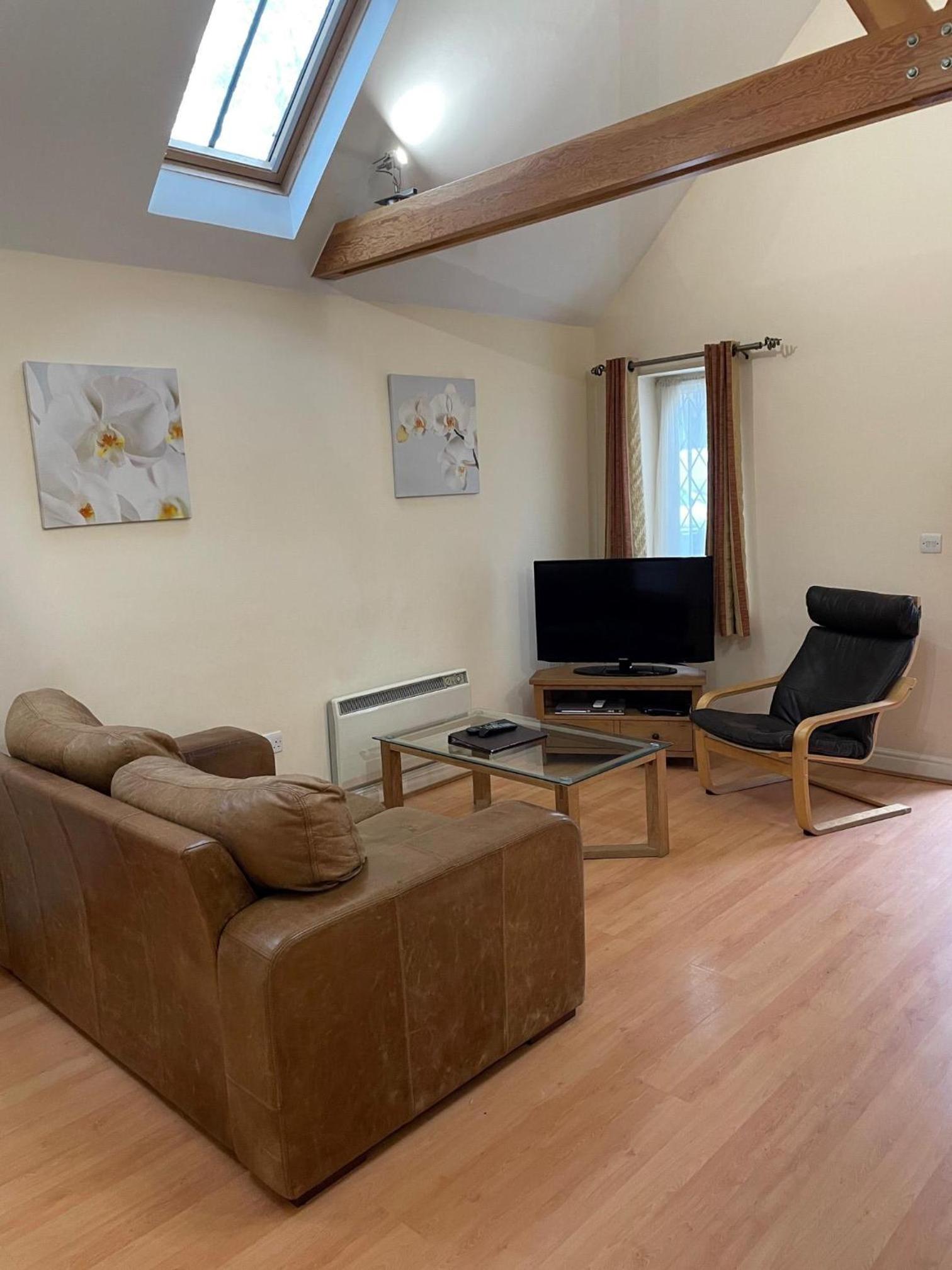 Two-Bedroom Cottage (PET FRIENDLY) photo 2