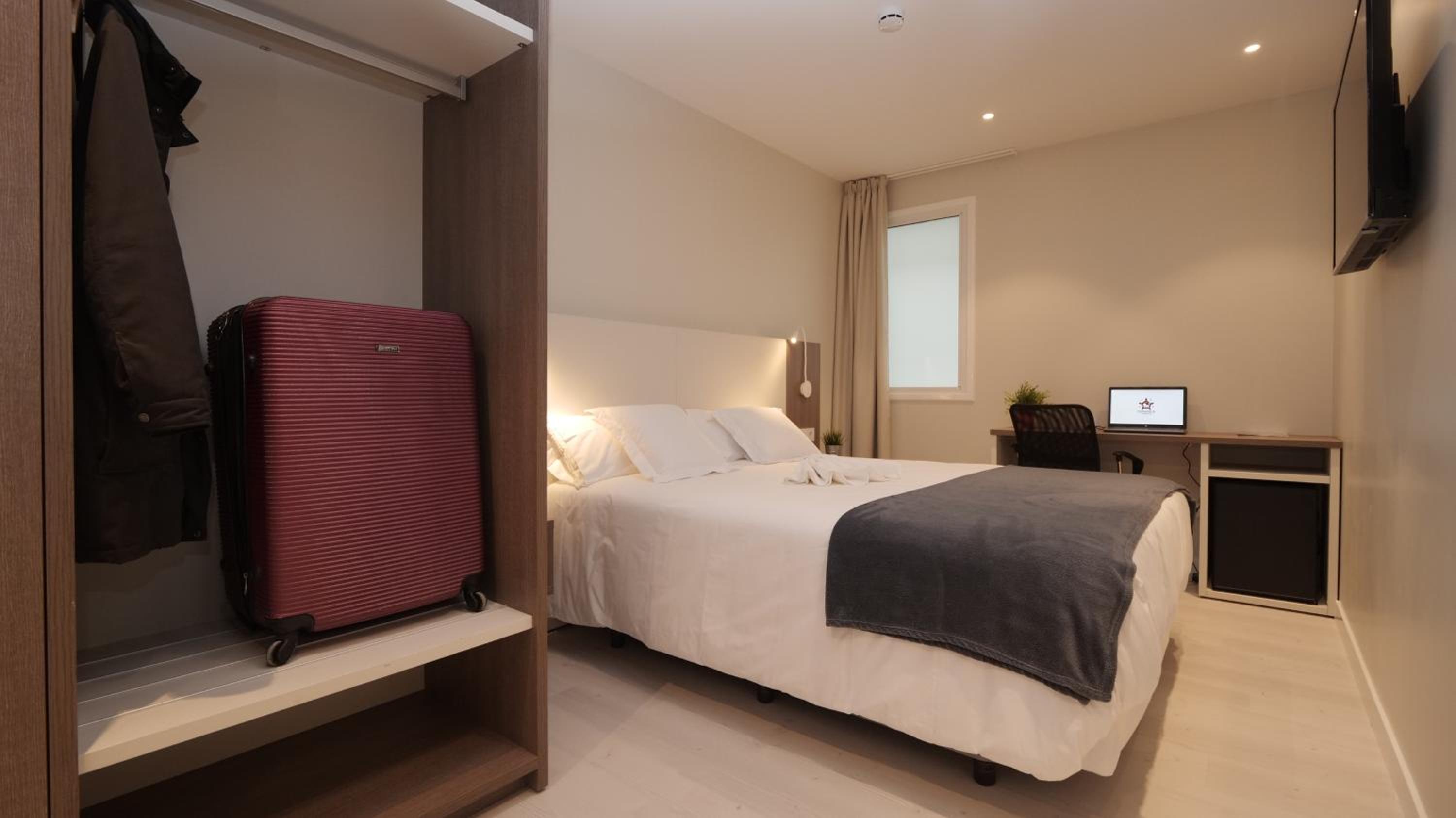 Interior Double or Twin Room - Photo 6