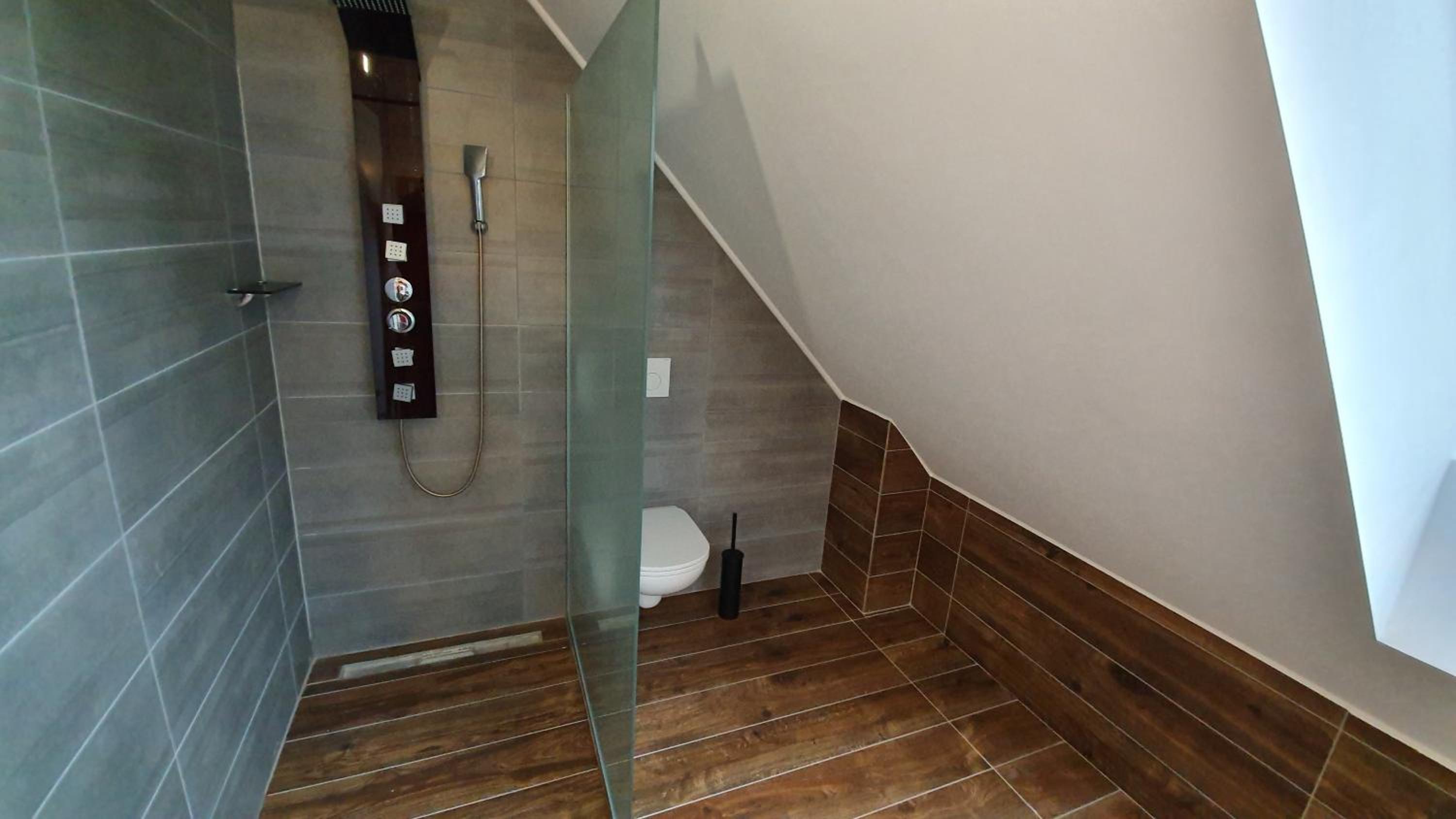 One-Bedroom Apartment with Balcony - Loft photo 2