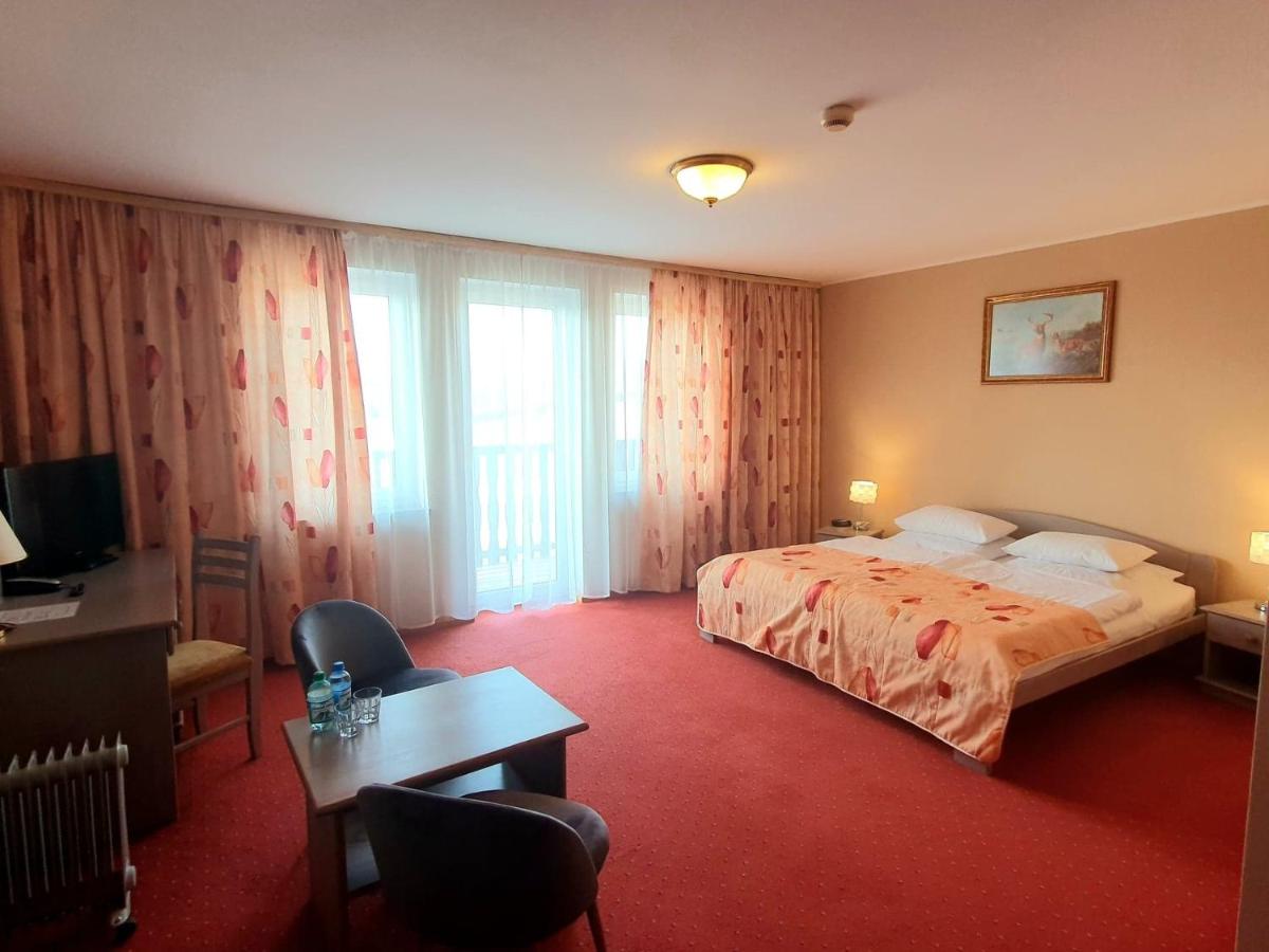 Double Room with Extra Bed photo 2