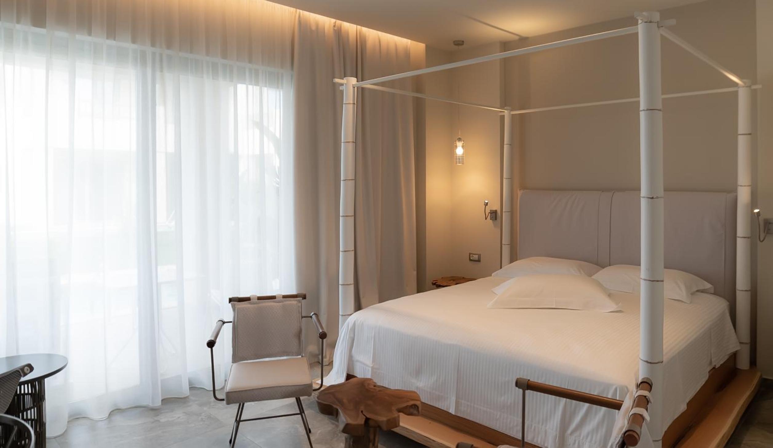 Junior Suite with Private Pool - Photo 4