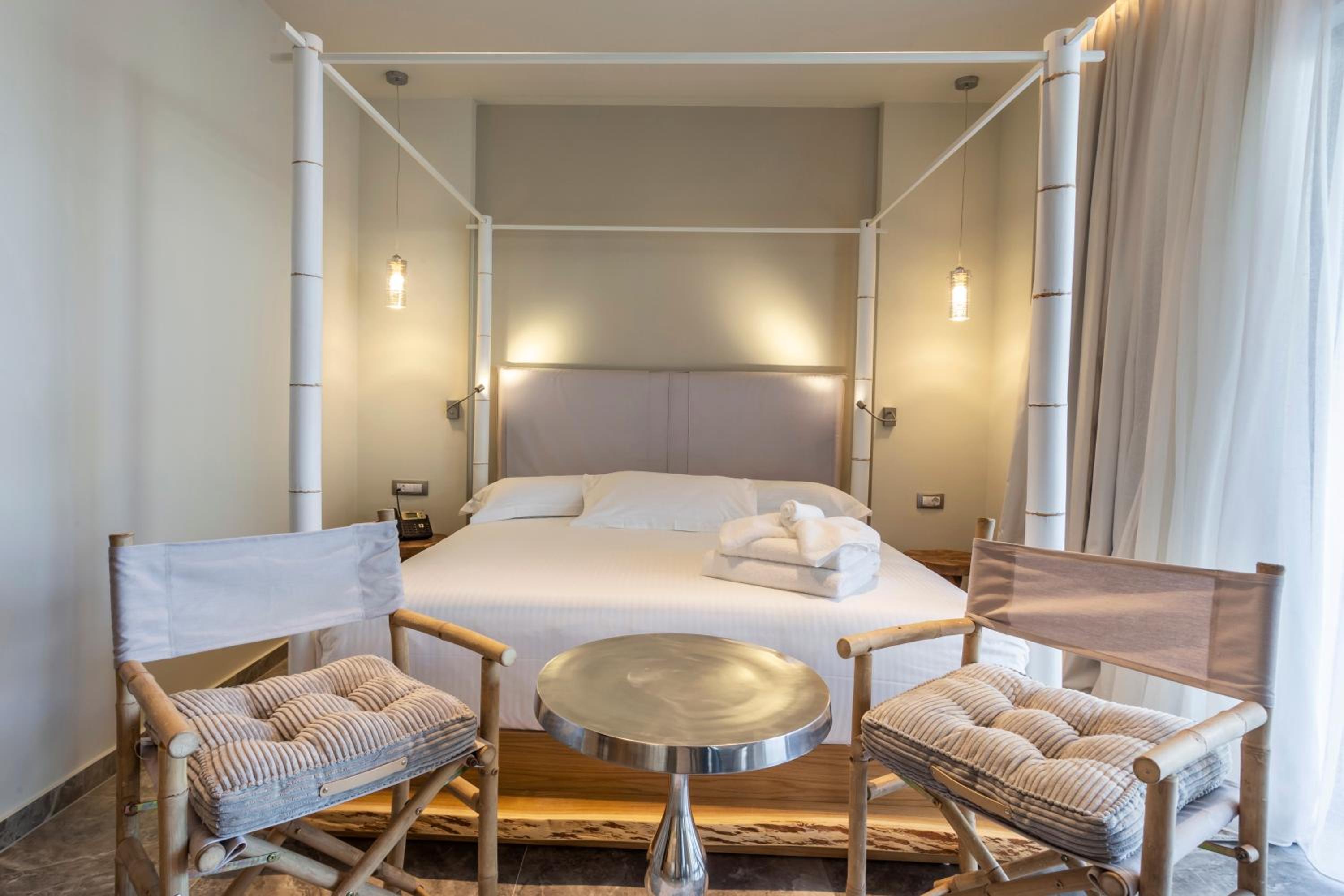 Junior Suite with Private Pool - Photo 5