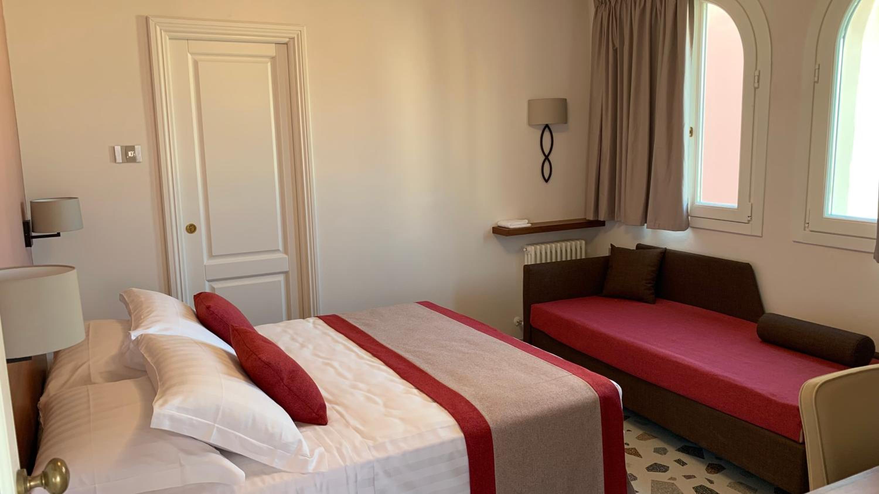 Superior Triple Room with Sea View - Photo 4