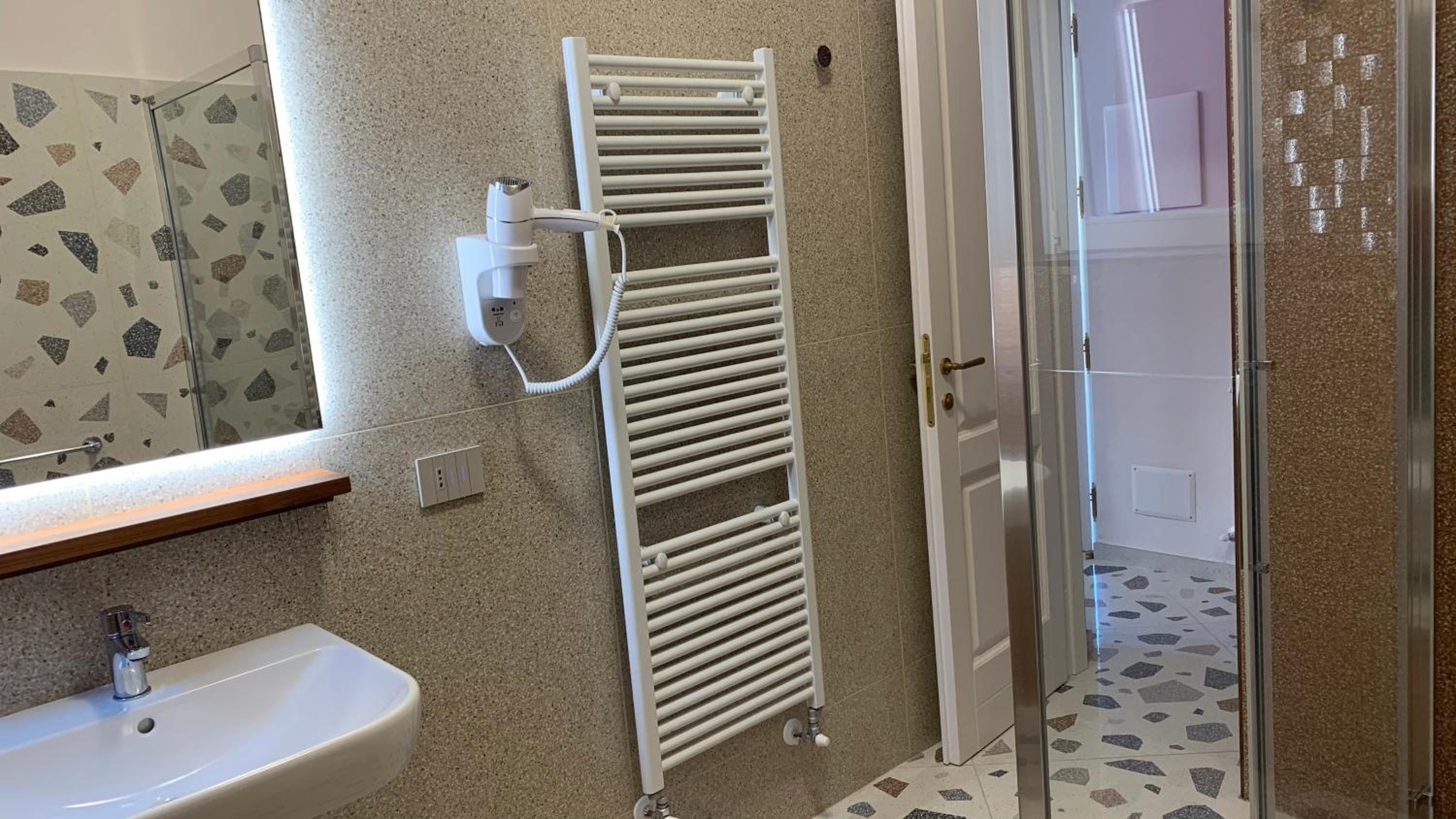 Superior Triple Room with Sea View - Photo 9