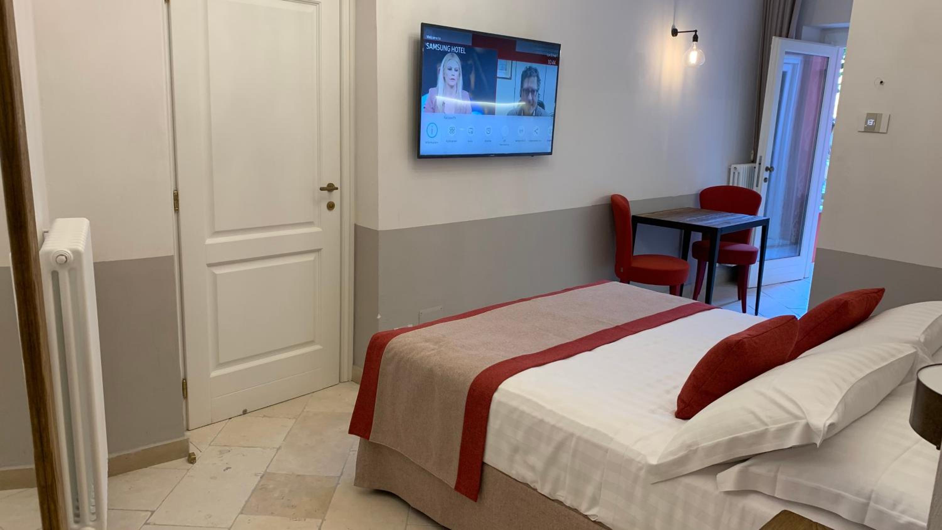Double Room - Photo 11