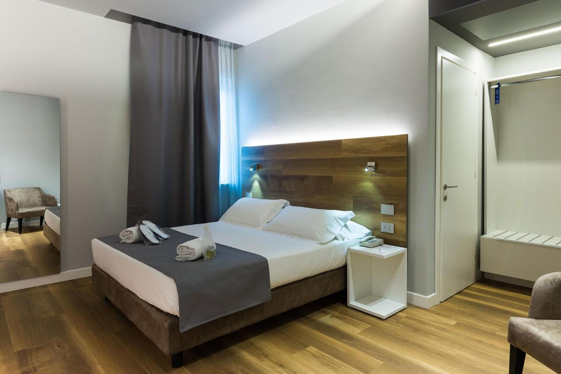 Executive Queen Room - Photo 17